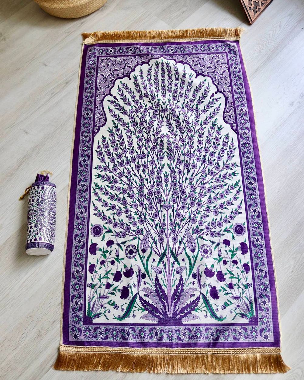 Çini Desenli İpek Dokulu Keseli Seccade Mor