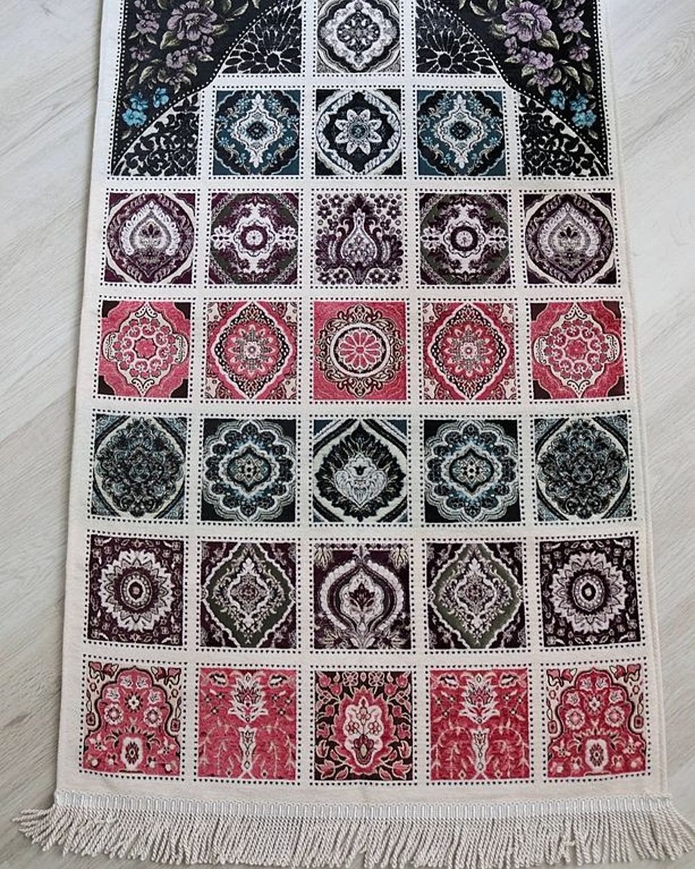 40 Yama Desenli Astarlı  Seccade Siyah
