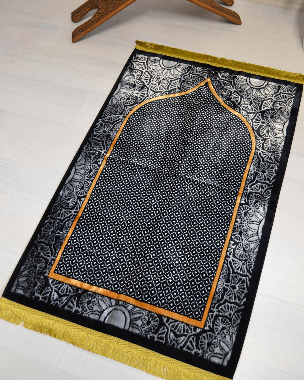 Lüks Kadife Seccade - 70x110 cm - Kalın Yumuşak Doku - Şık ve Konforlu Siyah