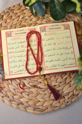 Tül Keseli İnci Tesbihli Yasin Kitabı Çanta Boy Termo Deri Kaplı Bordo– Arapça; Türkçe Okunuşlu ve Mealli – 128 Sayfa | Hac Umre ve Mevlit Hediyeliği