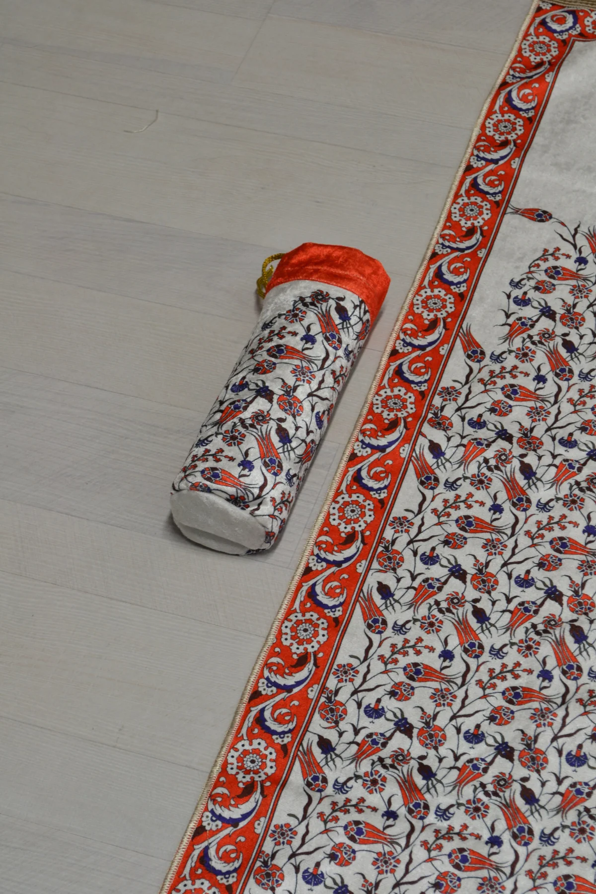 Pratik ve Taşınabilir İpek Dokulu Keseli Seccade Turuncu