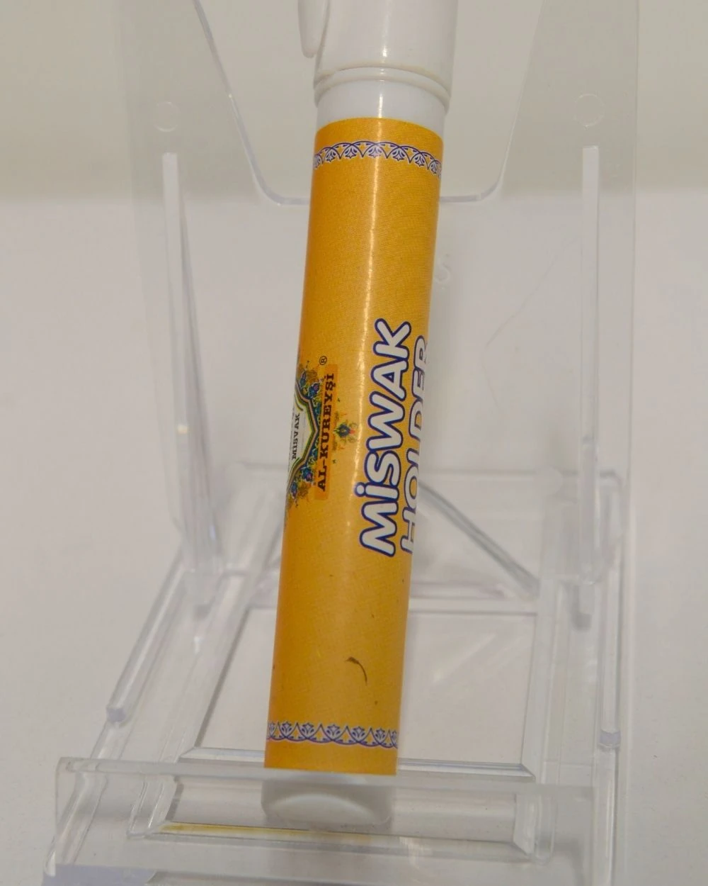 Kalem Formunda Kapaklı Misvak Kutusu + 1 Adet Doğal Misvak – Taşınabilir, Hijyenik ve Pratik Kullanım