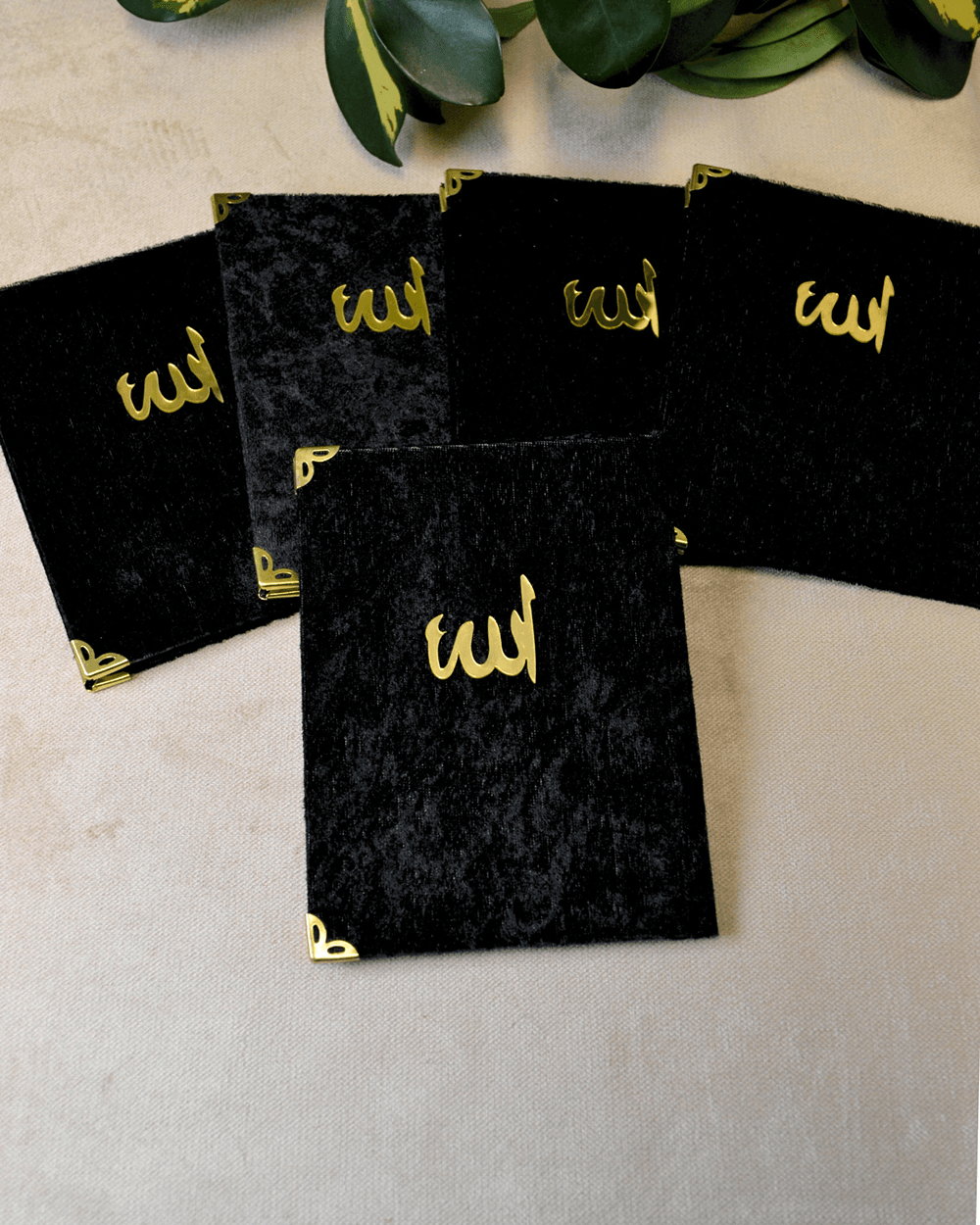 Kadife Kapaklı Allah Lafızlı Ekonomik Yasin Kitabı Siyah - 12x17 cm; 80 Sayfa
