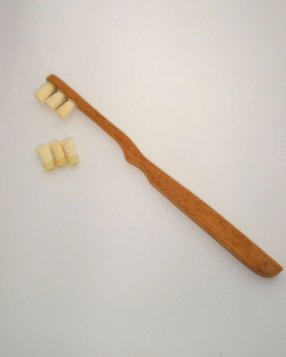 Misvak Diş Fırçası Vidalı + Yedek Parçalı – Doğal Misvak Ucu, Hijyenik ve Pratik Kullanım