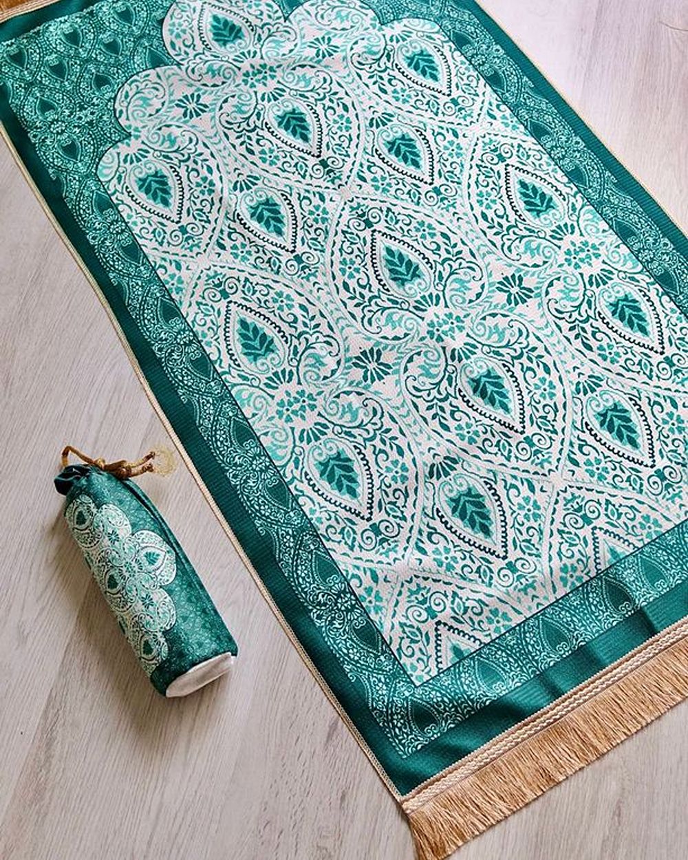 Rumi Desenli İpek Dokulu Keseli Seccade Yeşil Renk