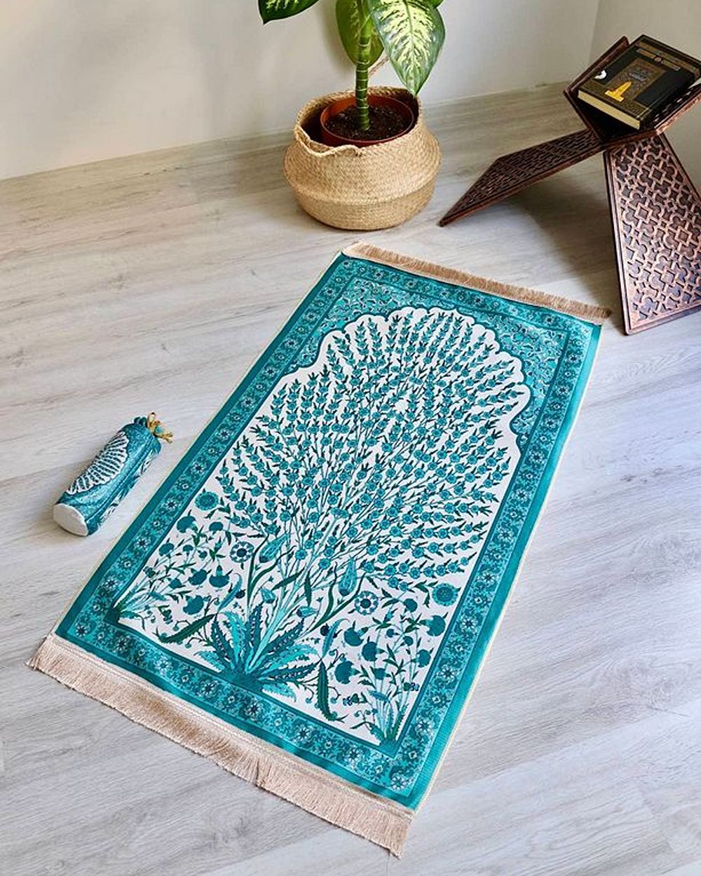 Çini Desenli İpek Dokulu Keseli Seccade Turkuaz