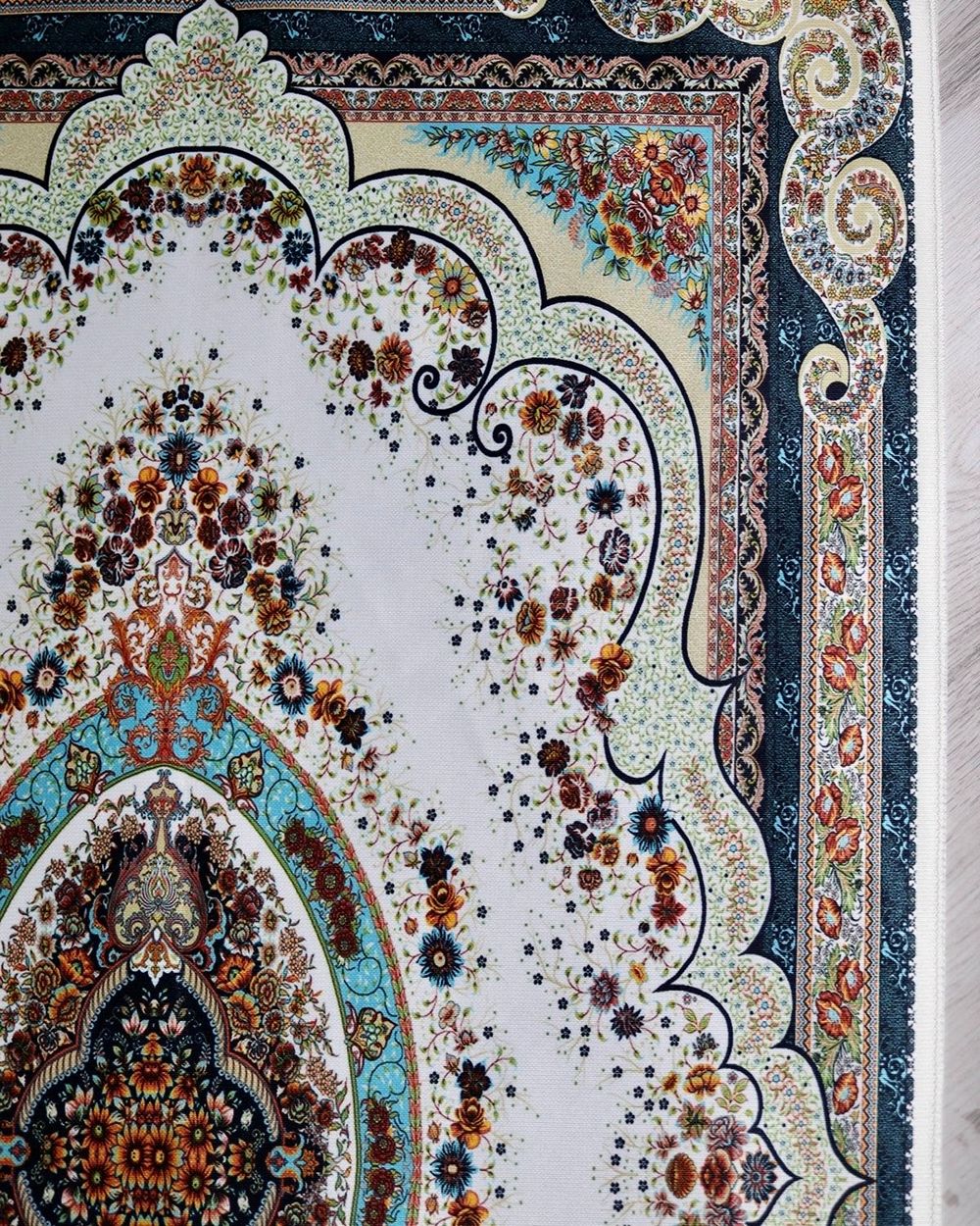 Halı Desenli İpek Dokulu Keseli Seccade Krem Renk