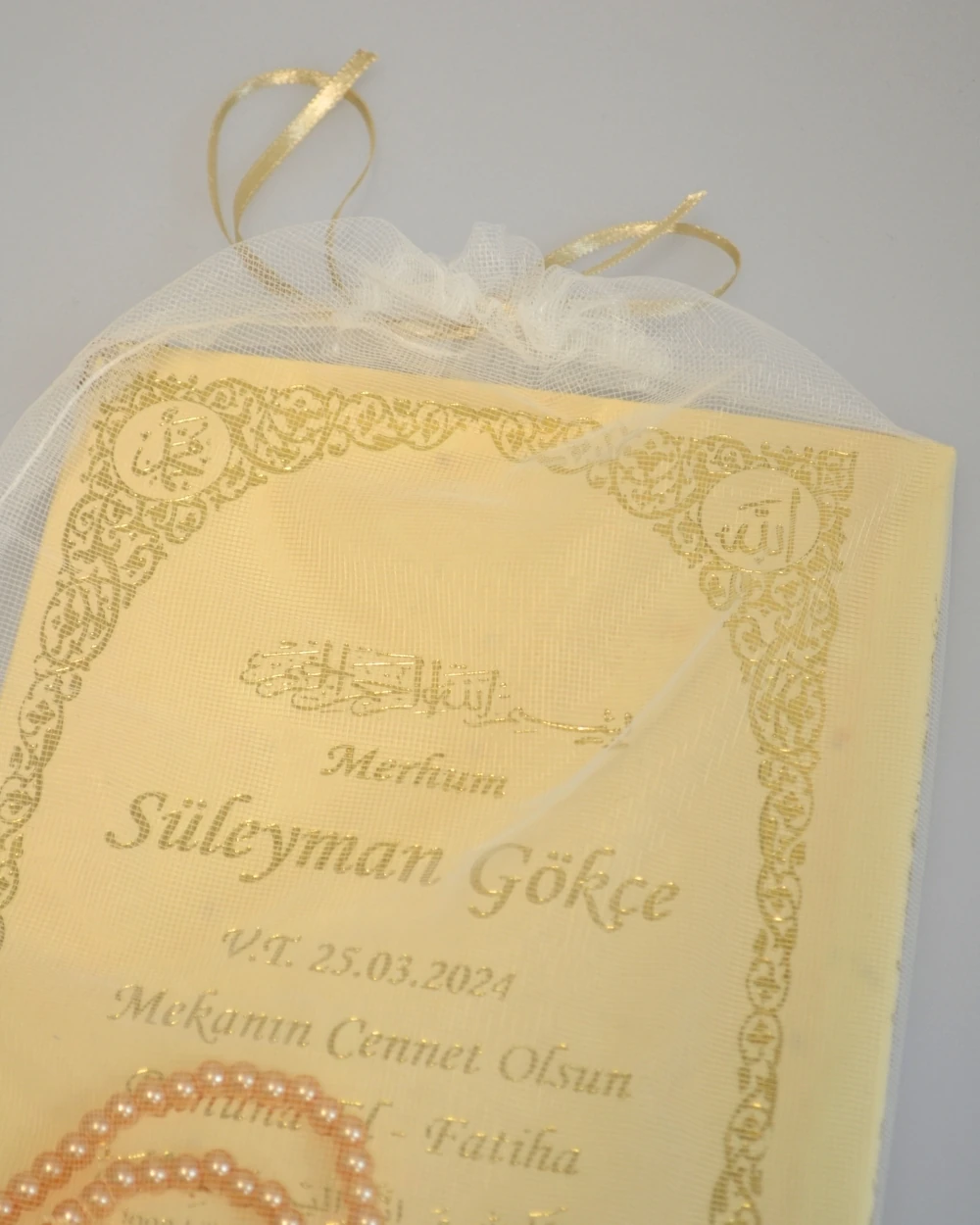 Kişiye Özel İsim Baskılı Ciltli Yasin Kitabı 80 Sayfa Orta Boy -Tül Keseli İnci Tesbihli Mevlüt ve Hatim Hediyesi