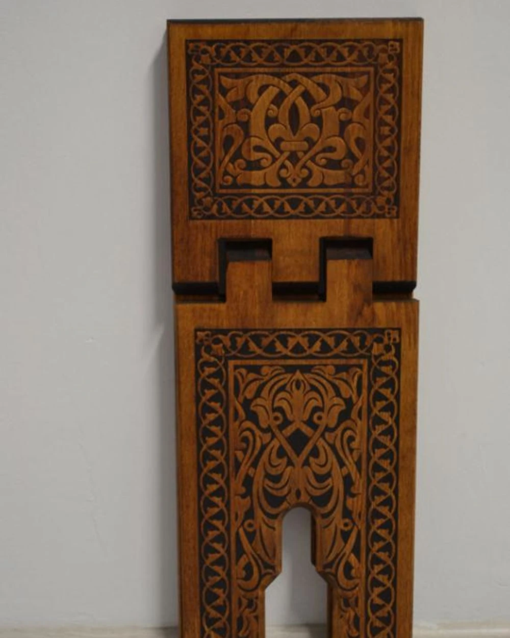 Kur’an-ı Kerim Rahlesi Selçuklu Desenli Model 2- Büyük Boy (18X65cm) Yakma İşçilikli