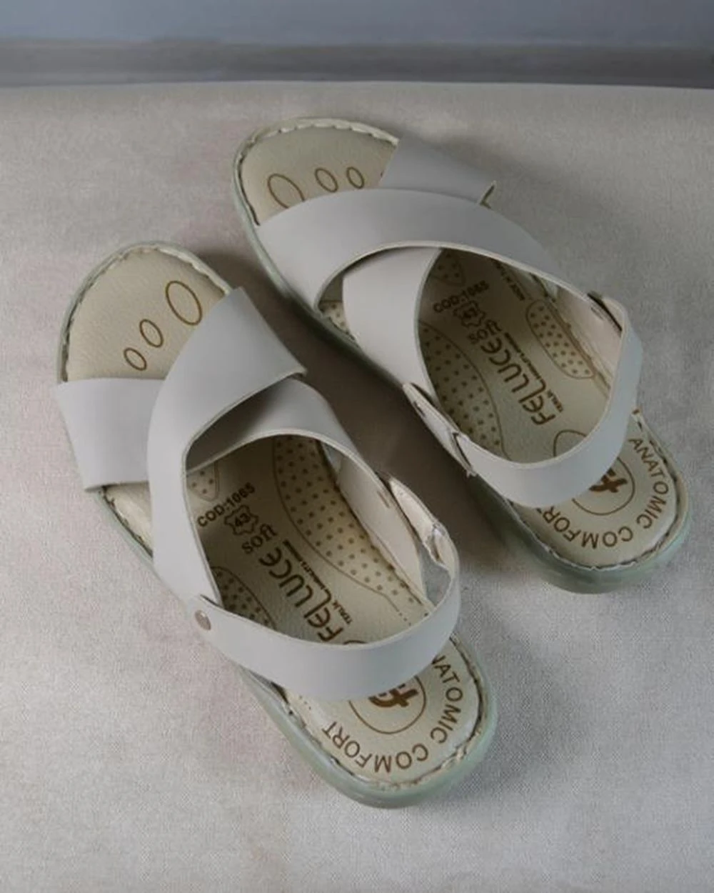 Erkek Çapraz Model Yumuşak Taban Sandalet Bej–Hac Umre ve Günlük Kullanıma Uygun