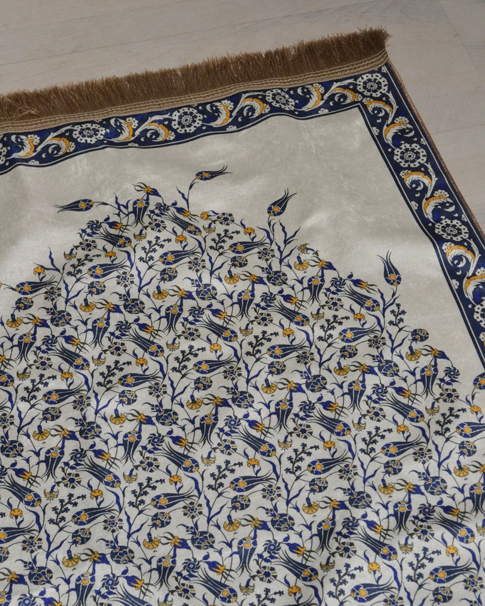 Pratik ve Taşınabilir İpek Dokulu Çantalı Seccade-L012