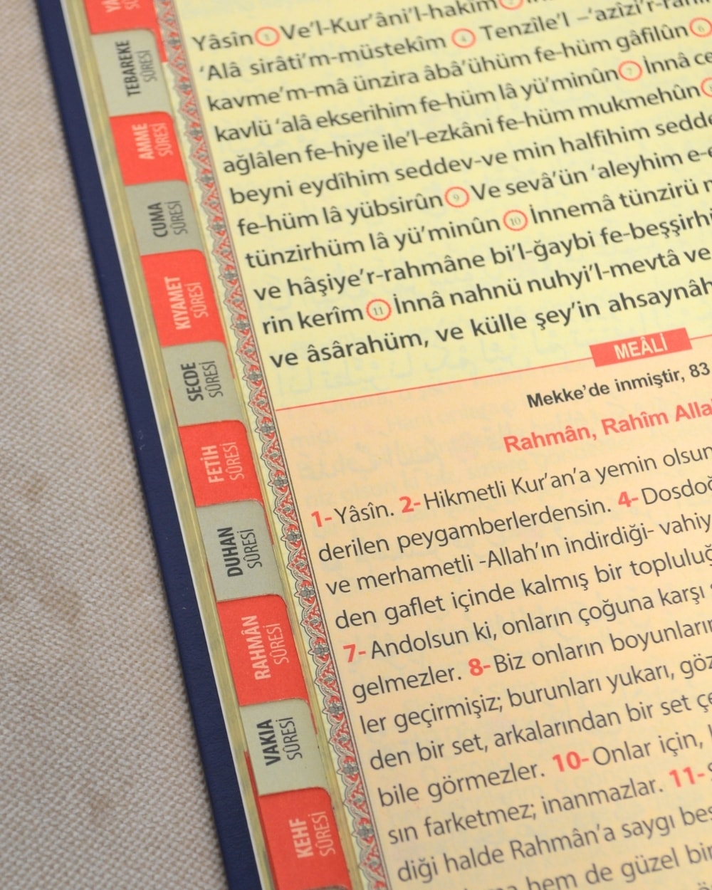 Kişiye Özel İsim Baskılı Ciltli Yasin Kitabı 128 Sayfa Orta Boy 50 Adet -Tül Keseli İnci Tesbihli Mevlüt ve Hatim Hediyesi