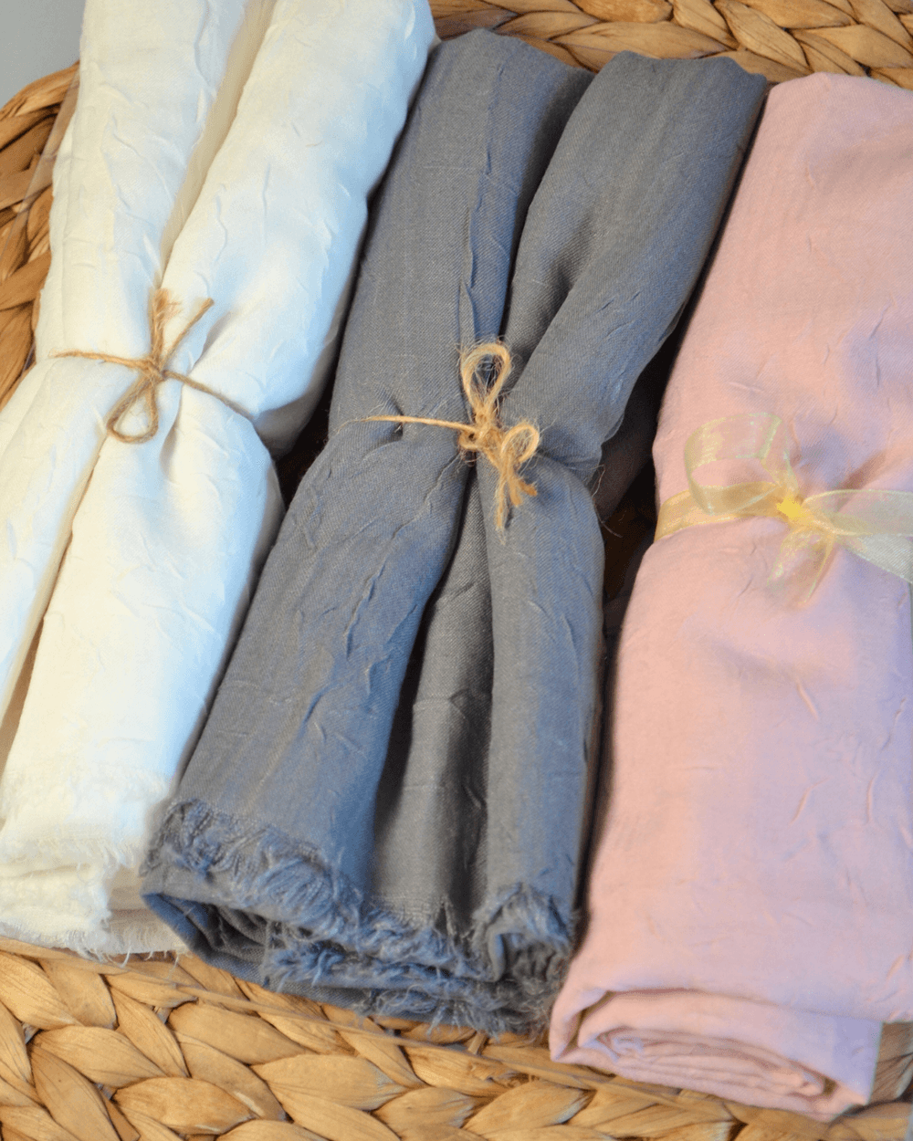 Bambu Kraş Şal 3’lü Set Beyaz/Füme/Pembe– 75x210 cm | Nefes Alabilir; Terletmez; Tok Duruşlu Mevsimlik Kumaş