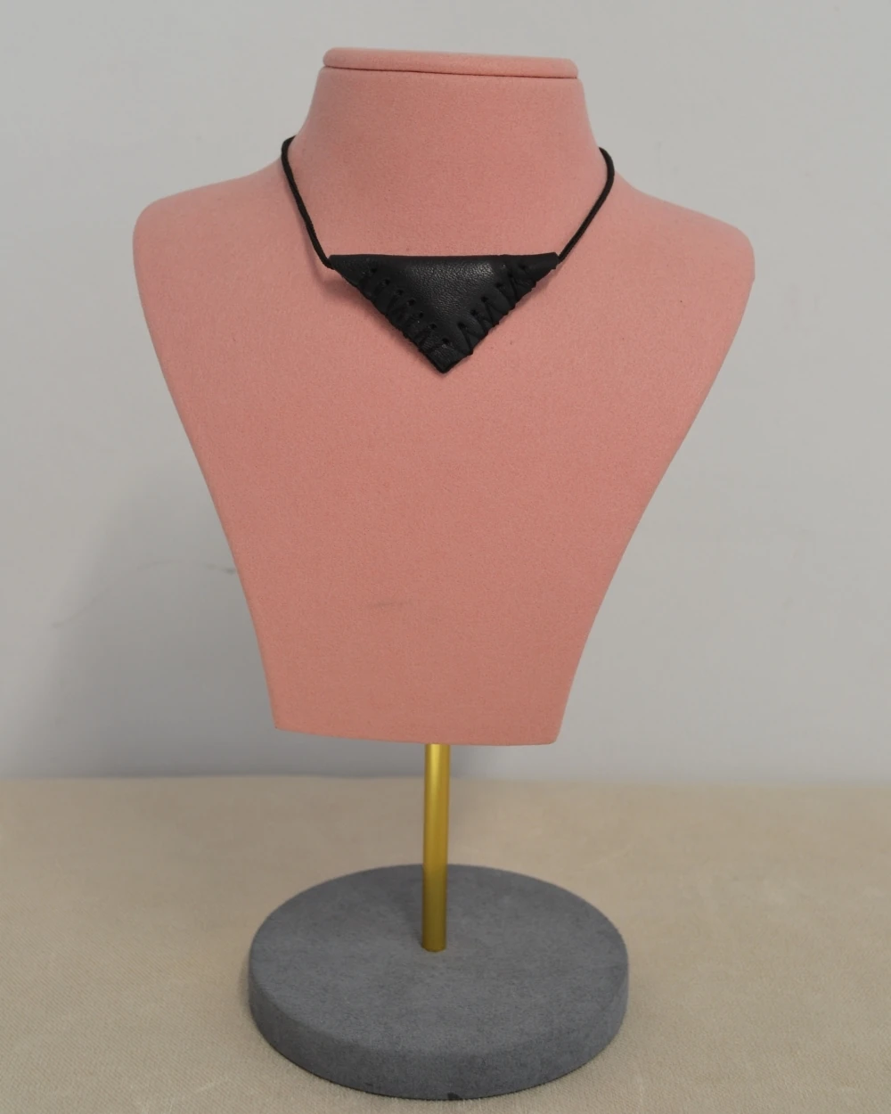 Dikmeli Üçgen Cevşen – Boyuna Asmalık Siyah İpli Manevi Dua Kolyesi, Özel Üçgen Tasarım Cevşen