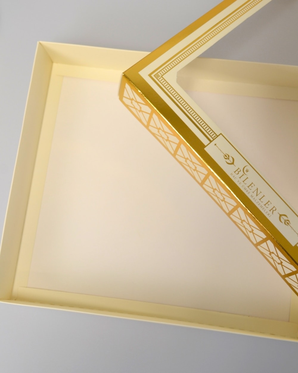 Asetat Pencere Kapaklı Hediye Kutusu – Büyük Boy 27x31x5 cm Sunum Kutusu
