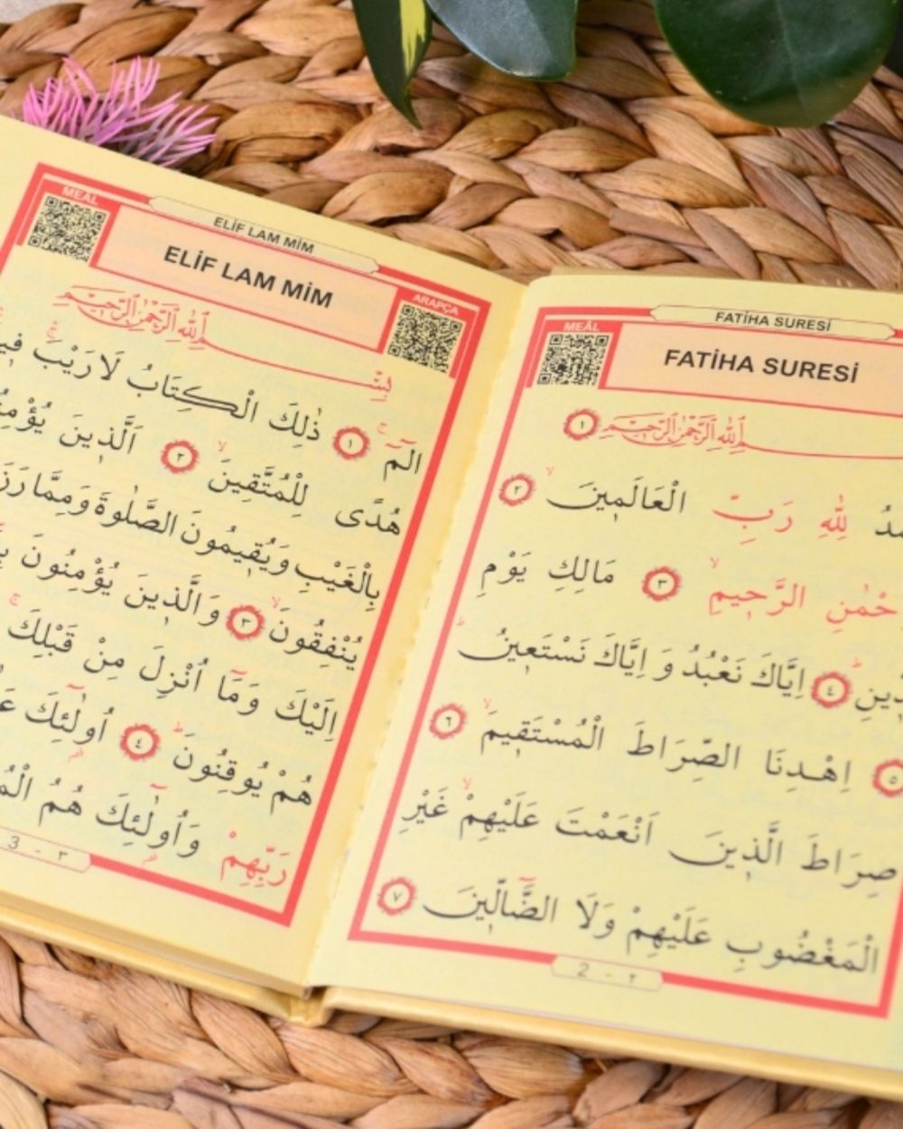 Kutulu İnci Tesbihli Yasin Kitabı Çanta Boy Termo Deri Kaplı Gold– Arapça; Türkçe Okunuşlu ve Mealli – 128 Sayfa | Hac Umre ve Mevlit Hediyeliği