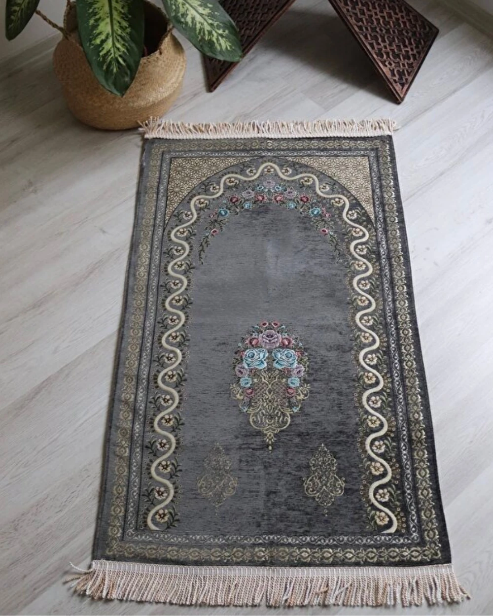 Erkekler İçin Seccade Takke Tesbih Esans Hediyelik Seti – Kadife Astarlı Seccade ve Özel Kutulu Lüks Hac Umre Hediyesi