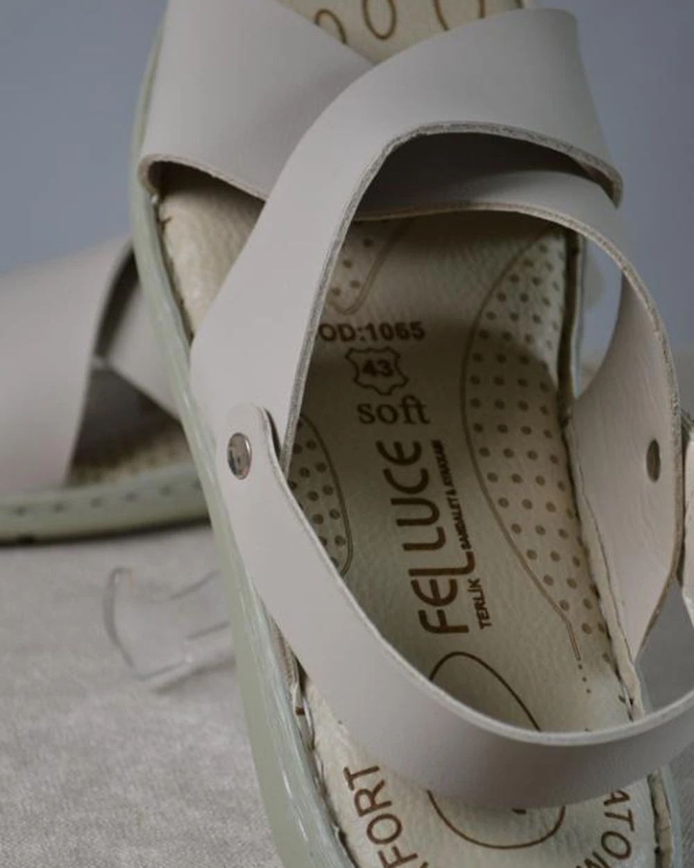 Erkek Çapraz Model Yumuşak Taban Sandalet Bej–Hac Umre ve Günlük Kullanıma Uygun