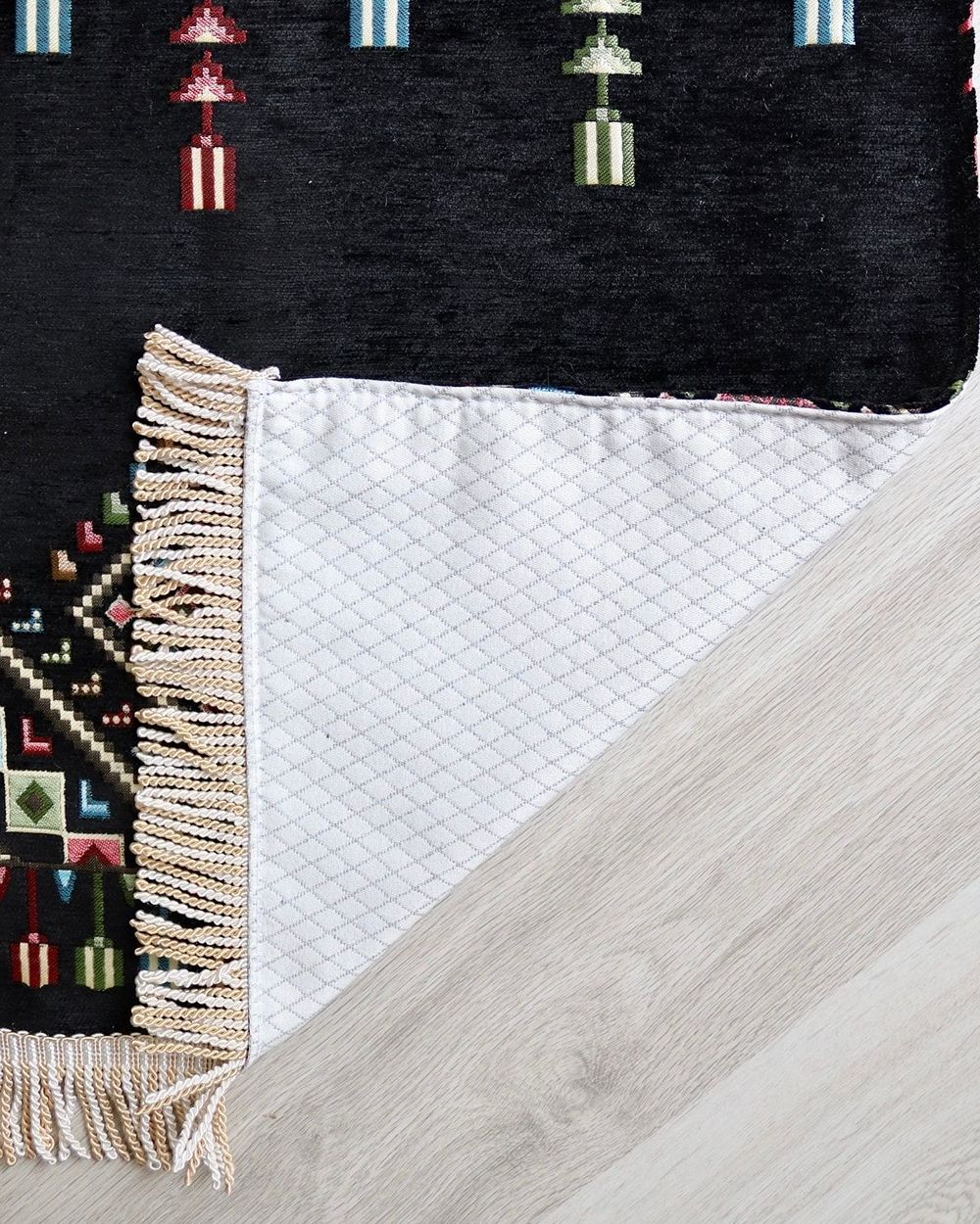 Erkekler için Seccade Takke Tesbih Hediyelik Seti –Kilim Desenli Kadife Astarlı Seccade, 33’lü Erkek Tesbihi, Takke ve Özel Kutu