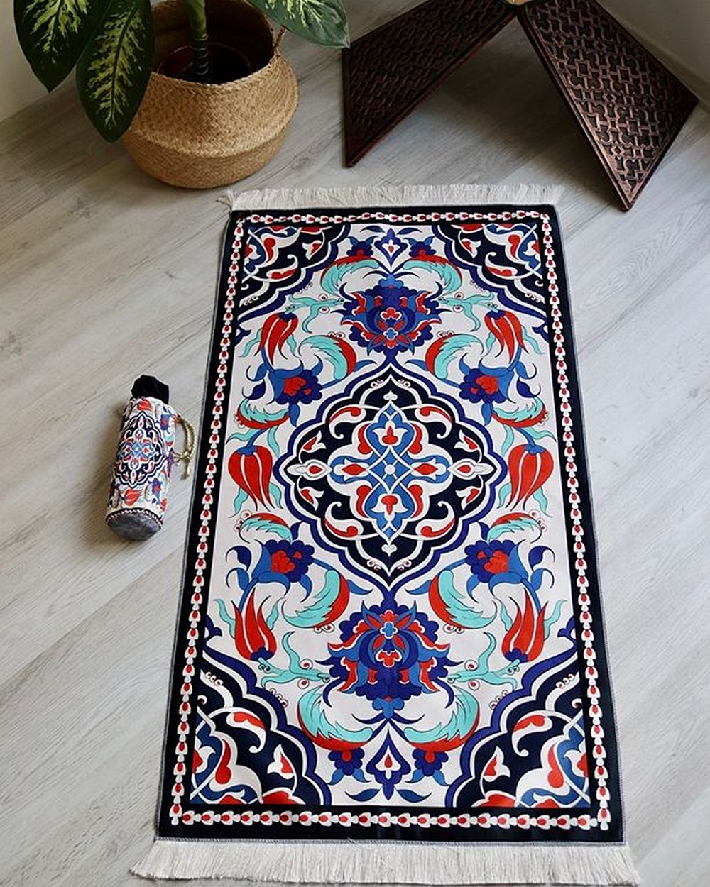 Lale Desenli İpek Dokulu Keseli Seccade Çok Renkli