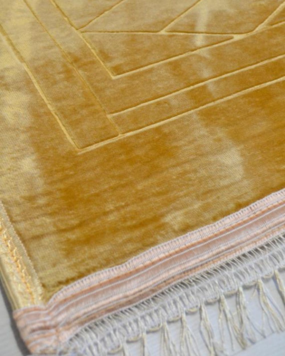 Peluş Seccade Sarı - 80x120 cm - Ekstra Konforlu - Yumuşak ve Geniş Ölçülü