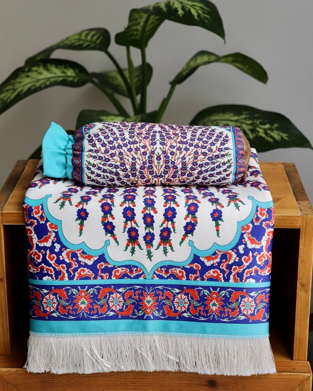 Çini Desenli İpek Dokulu Keseli Seccade Kırmızı