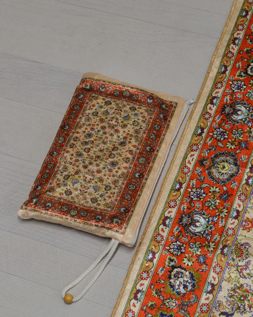 Pratik ve Taşınabilir İpek Dokulu Çantalı Seccade-P1001