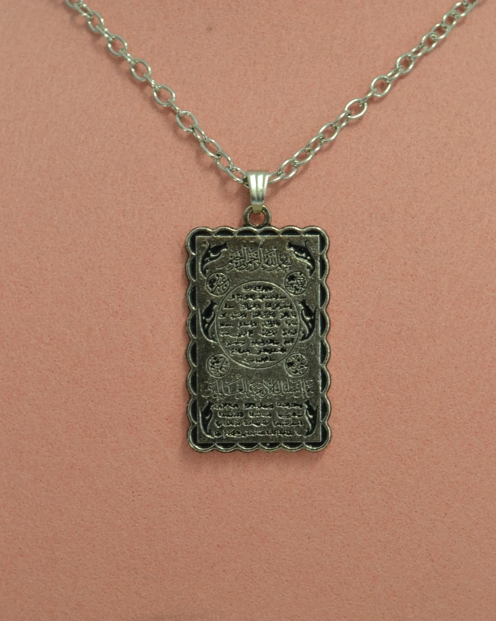 Hilye-i Şerif Cevşen Kolyesi – Metal Zincirli, Manevi Yazılı Metal Kolye Ucu, Takı ve Hediyelik Aksesuar
