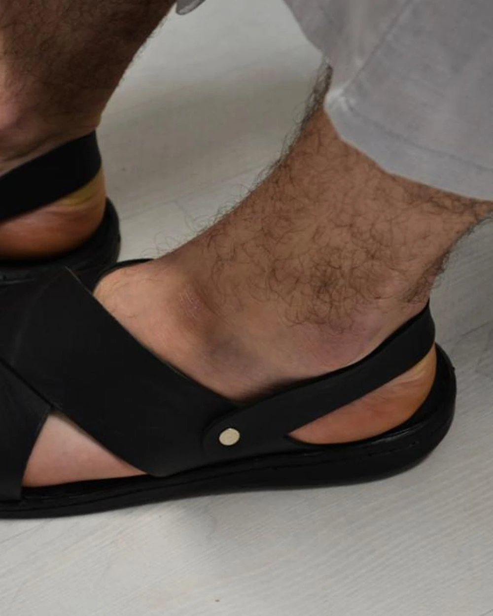 Erkek Çapraz Model Yumuşak Taban Sandalet Siyah –Hac Umre ve Günlük Kullanıma Uygun