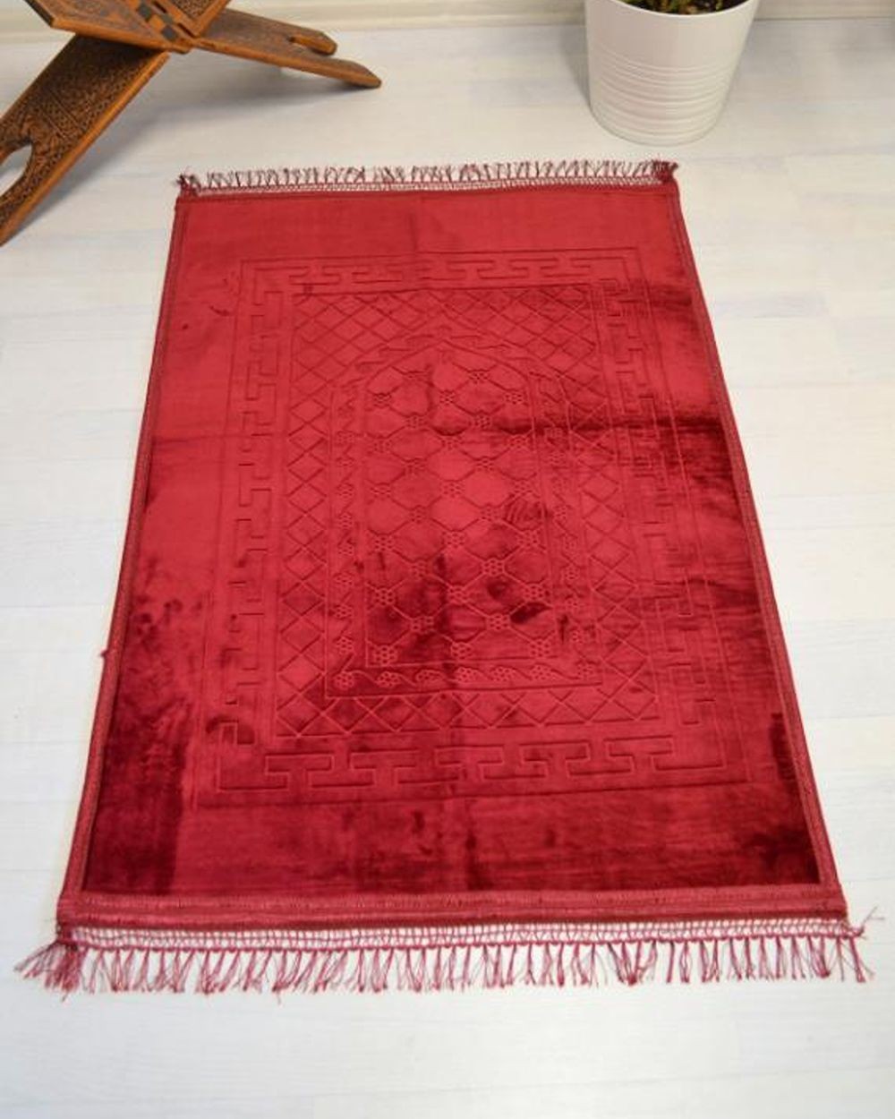 Peluş Seccade Kırmızı - 80x120 cm - Ekstra Konforlu - Yumuşak ve Geniş Ölçülü