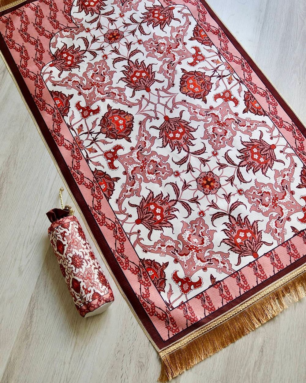 İpek Dokulu Keseli Seccade Kırmızı