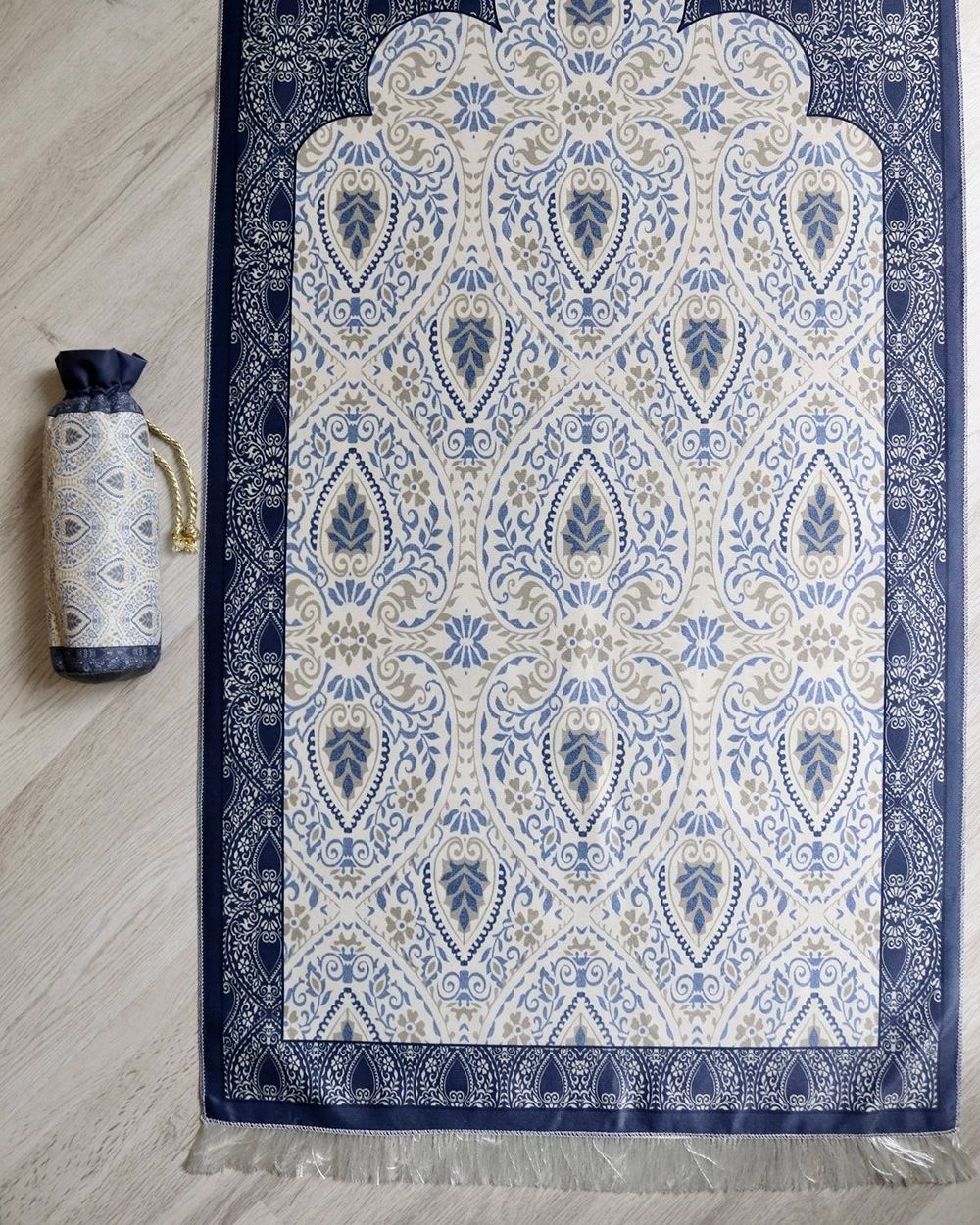 Rumi Desenli İpek Dokulu Keseli Seccade Gri Renk