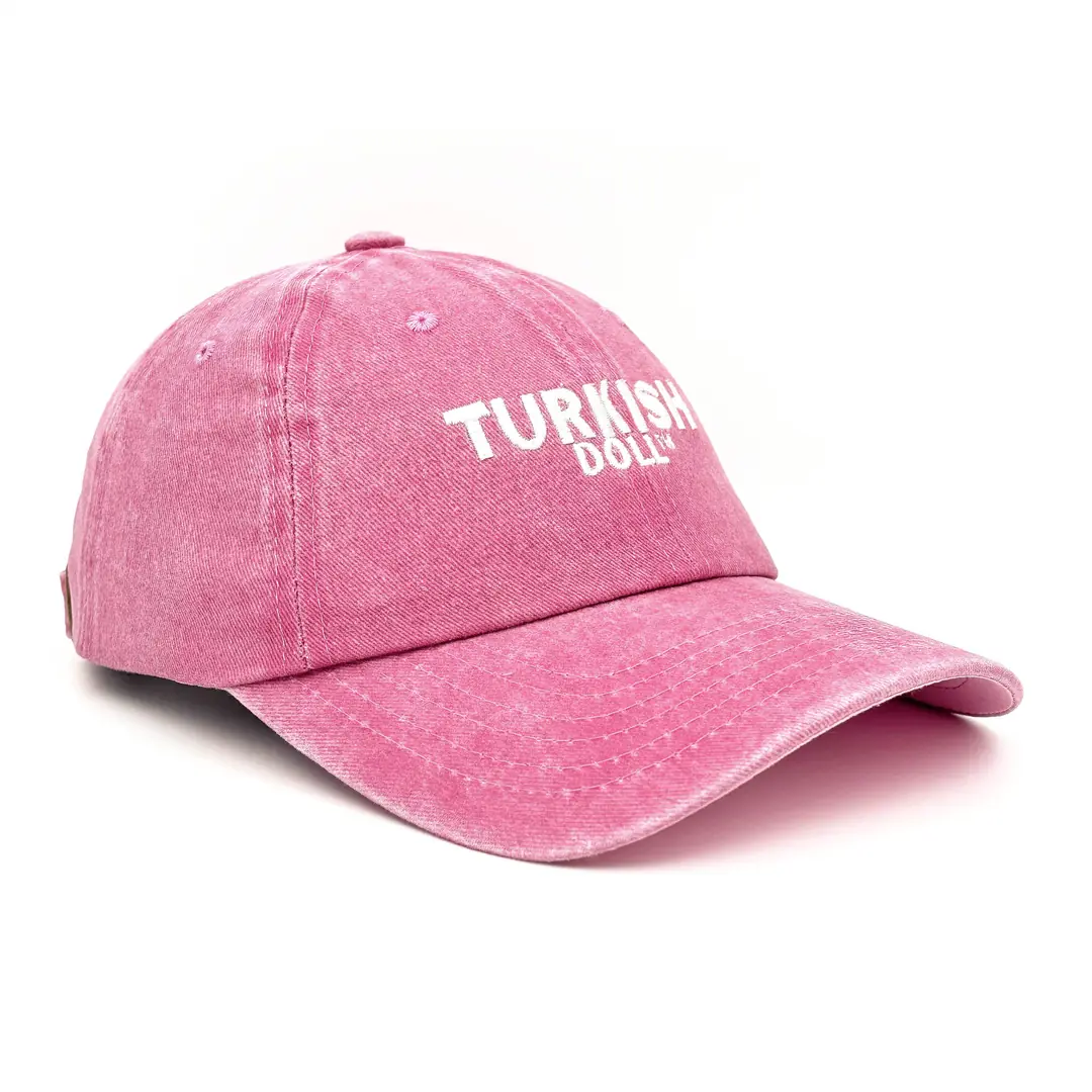 Yazılı Pembe Şapka
