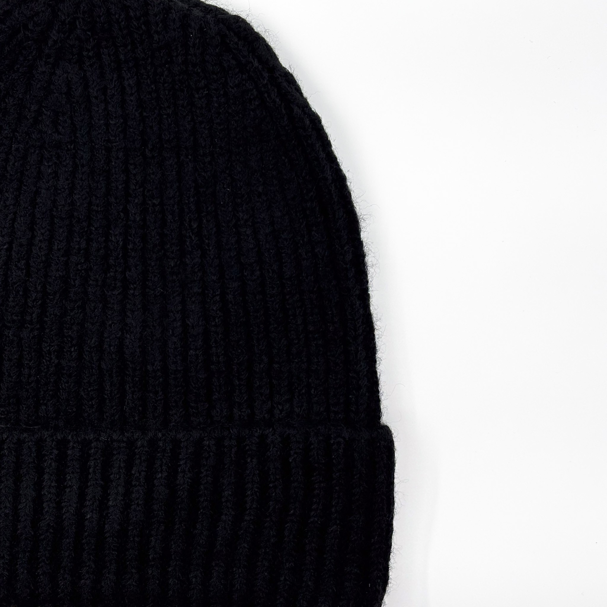 BLACK WOOL BEANIE