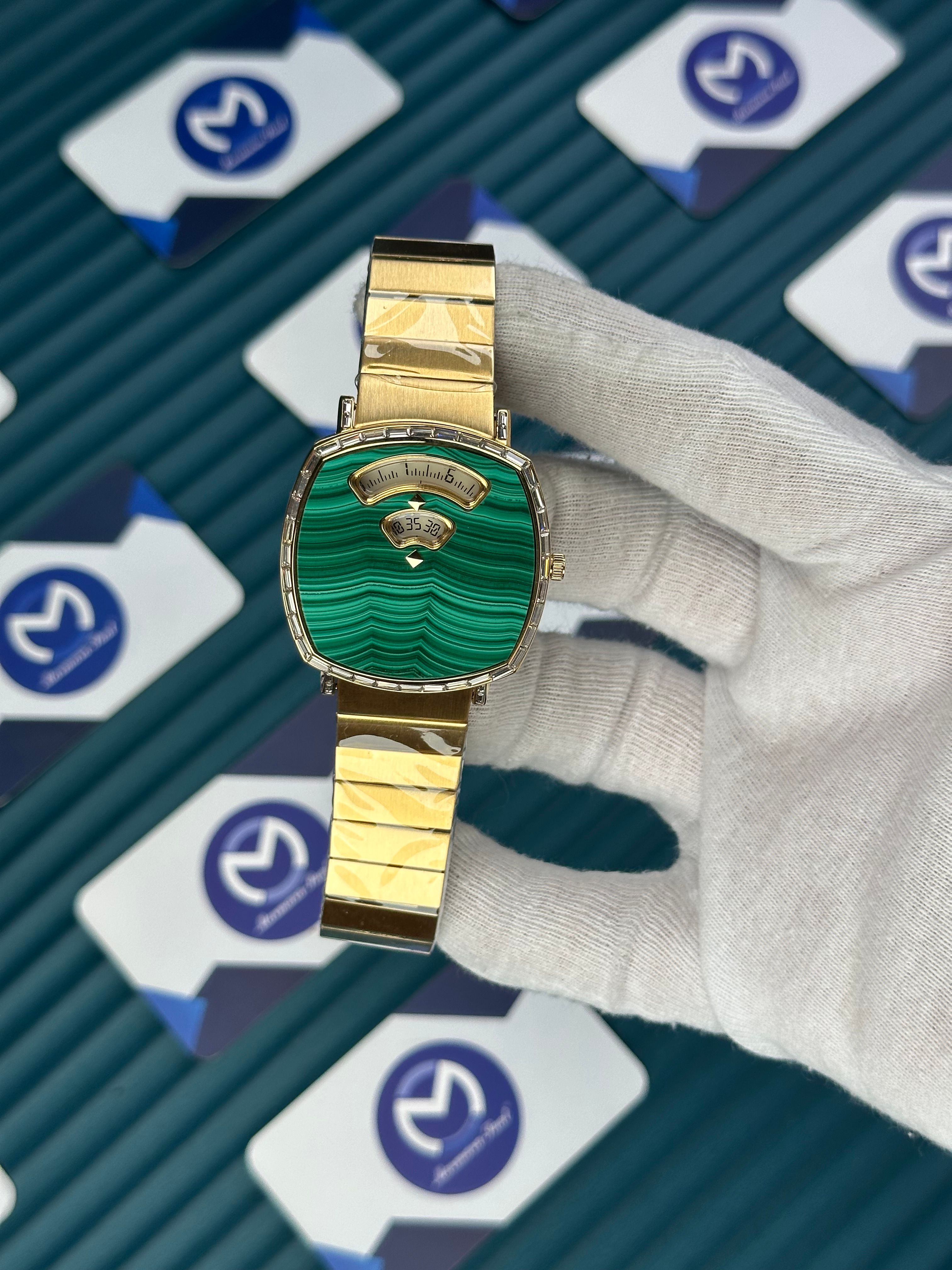 GUCCI WOMAN DIAMOND CUT GREEN DIAL GOLD CORD