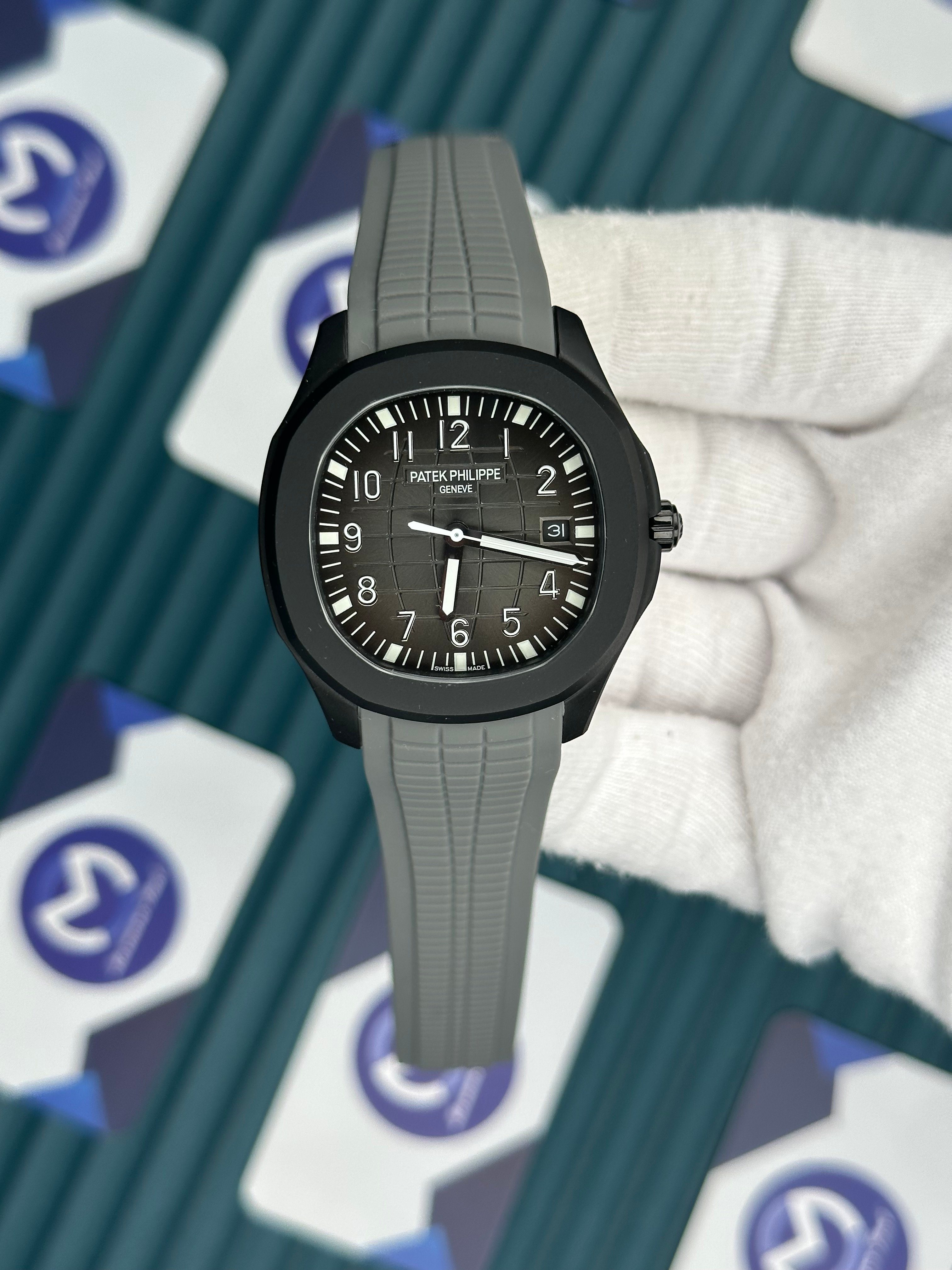 Patek Philippe Aquanaut Gri Kordon Gri Kadran Siyah Kasa
