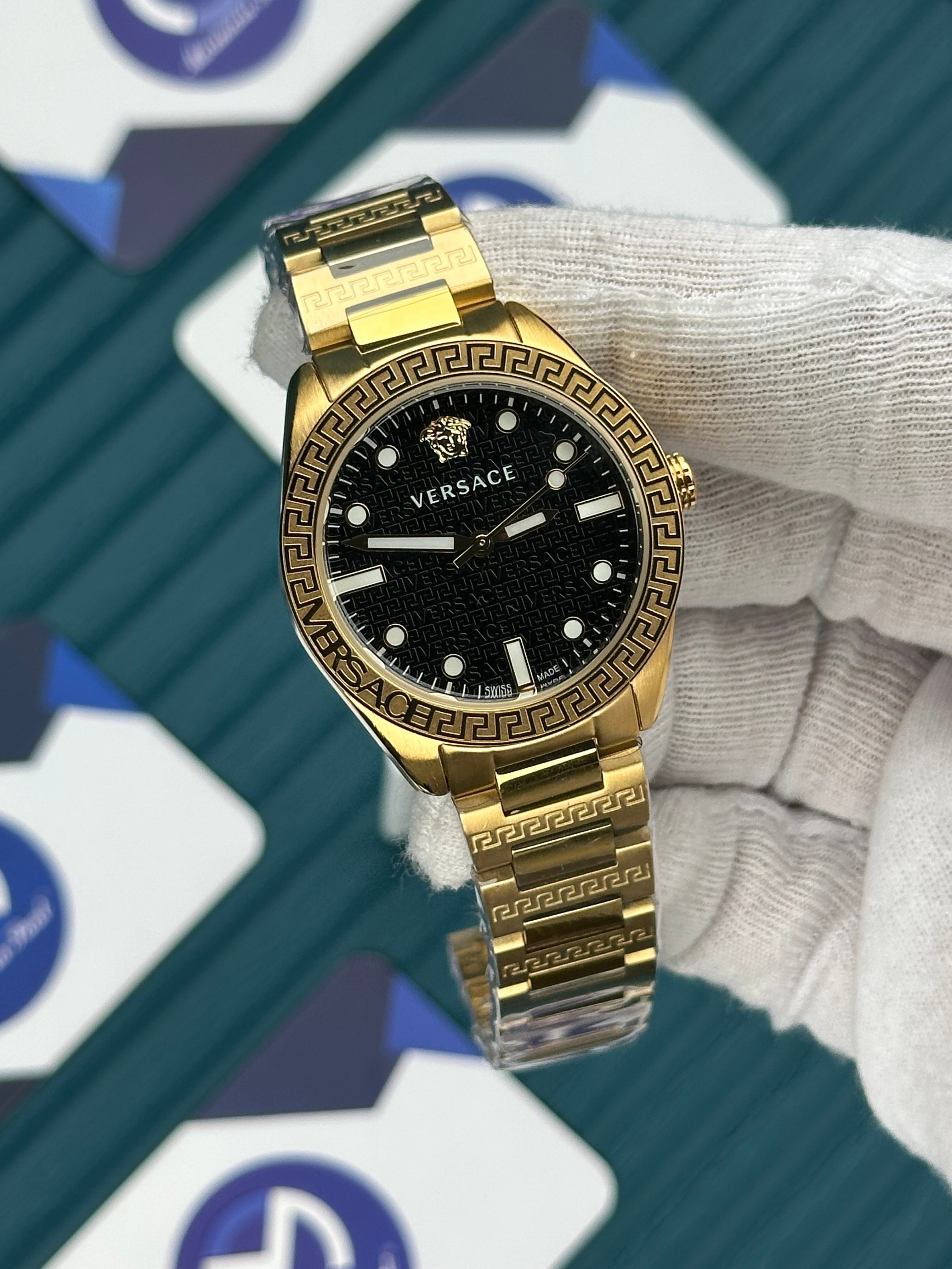 VERSACE 36 SİYAH KADRAN DESENLİ BEZEL GOLD KORDON