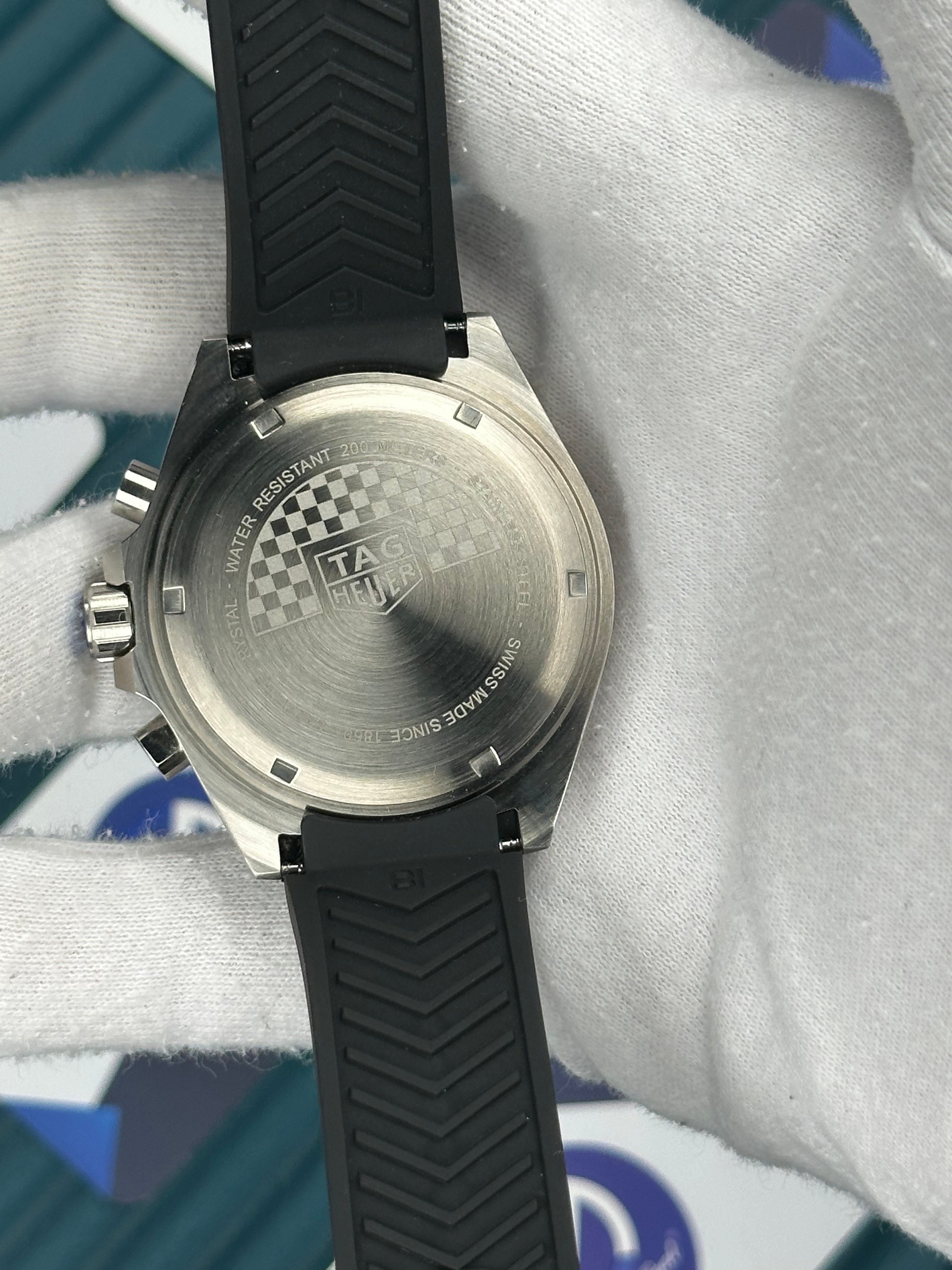 Tagheuer Kauçuk Gri Kadran  Fonksiyonlu 