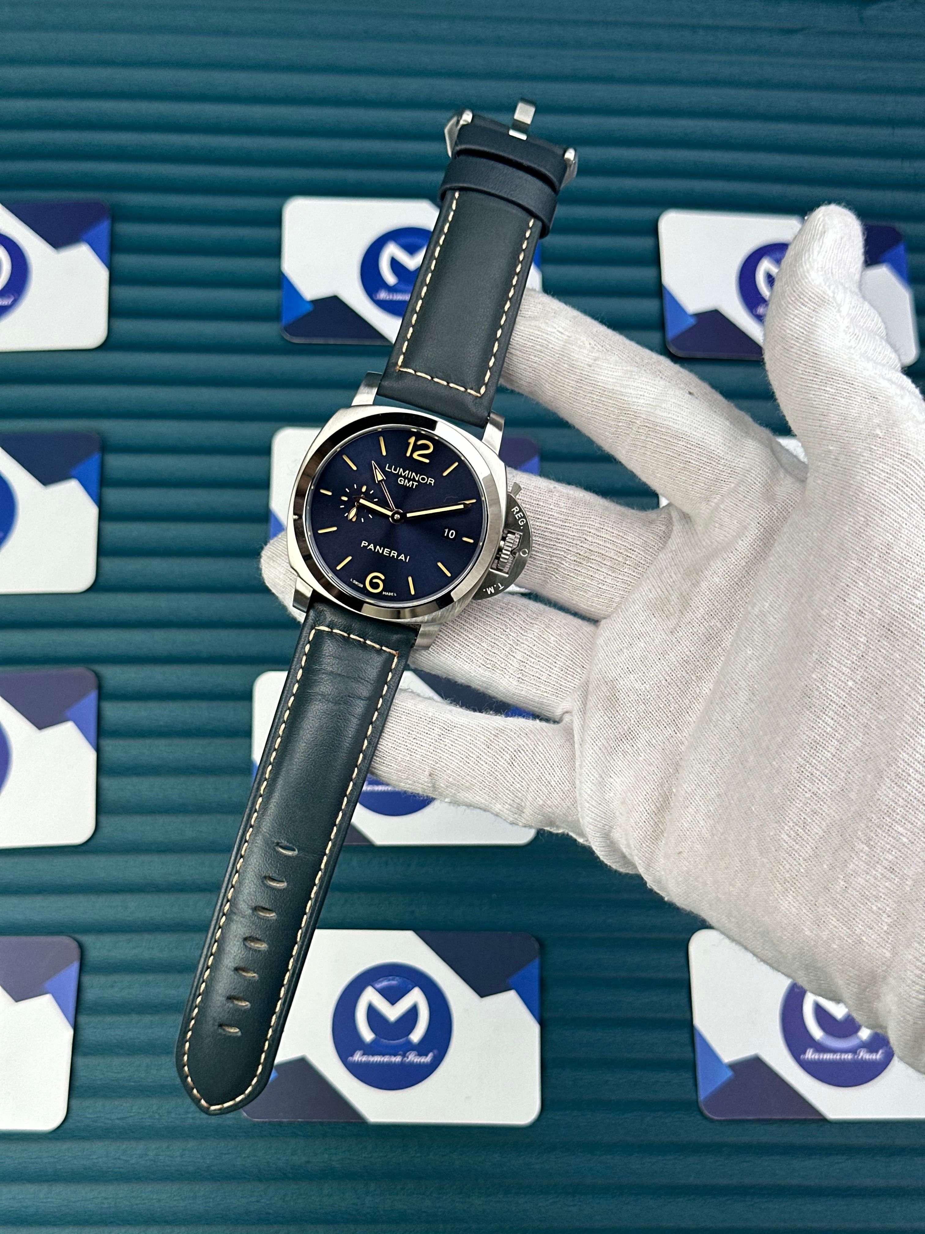 LUMINOR GMT PANERAI NAVY BLUE DIAL SILVER CASE NAVY BLUE LEATHER CORD