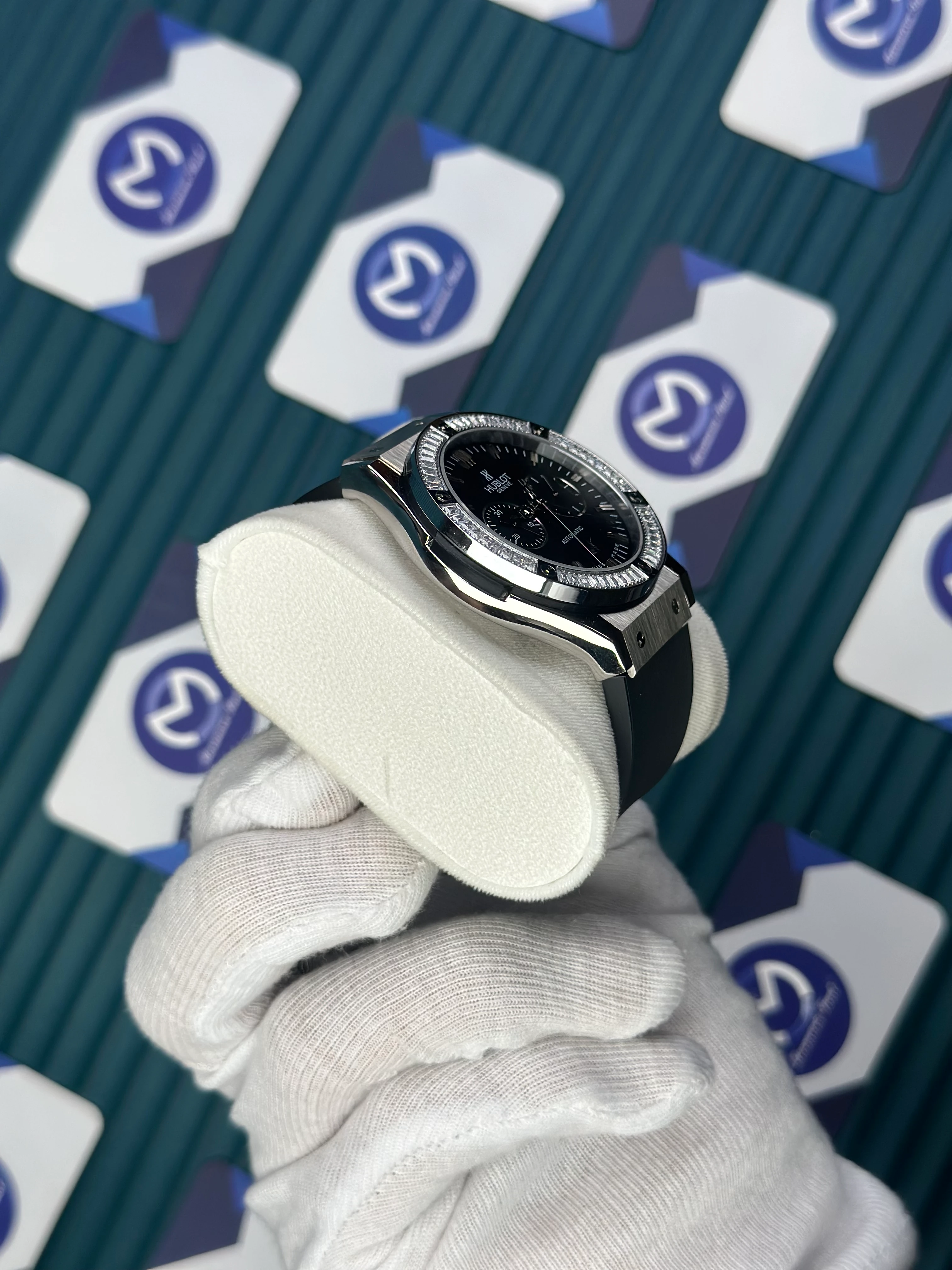 HUBLOT AUTOMATIC BLACK CHRONOGRAPH DIAMOND BEZEL SILVER CASE BLACK RUBBER