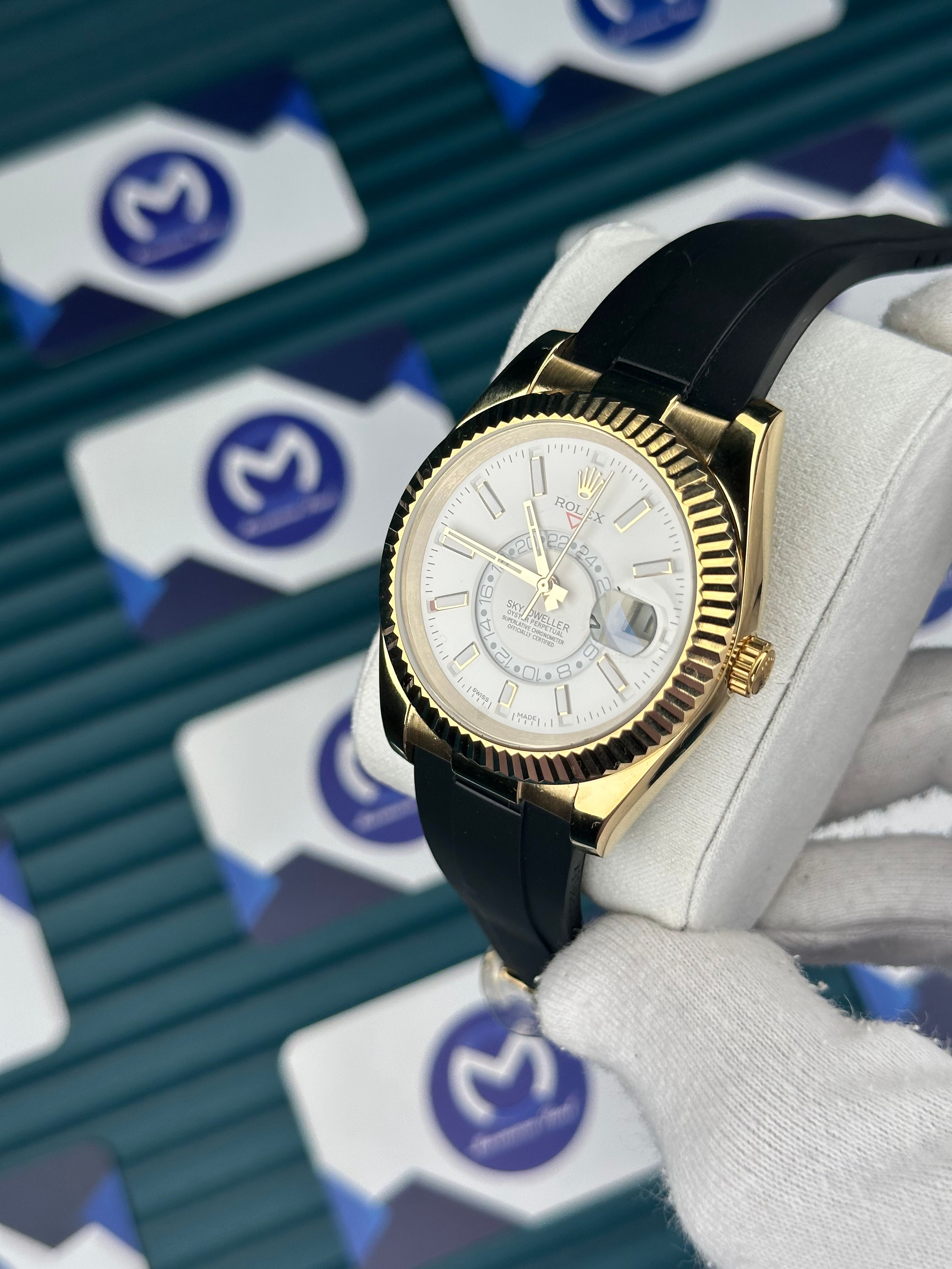 Rolex Sky Dweller Gold Kasa Beyaz Kadran Siyah Oysterflex
