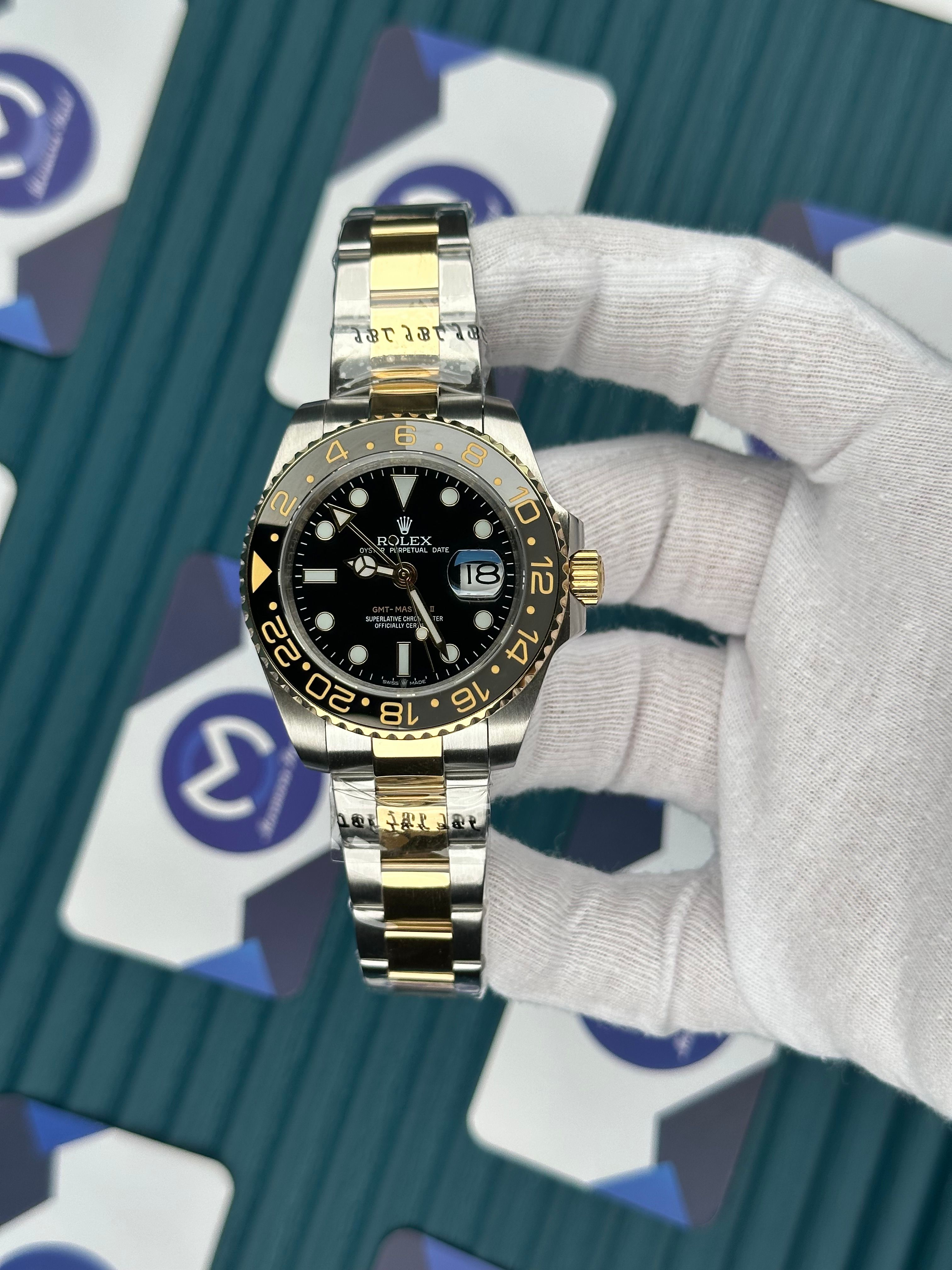 ROLEX GMT MASTER II BLACK DIAL GREY AND BLACK BEZEL GOLD-SILVER OYSTER