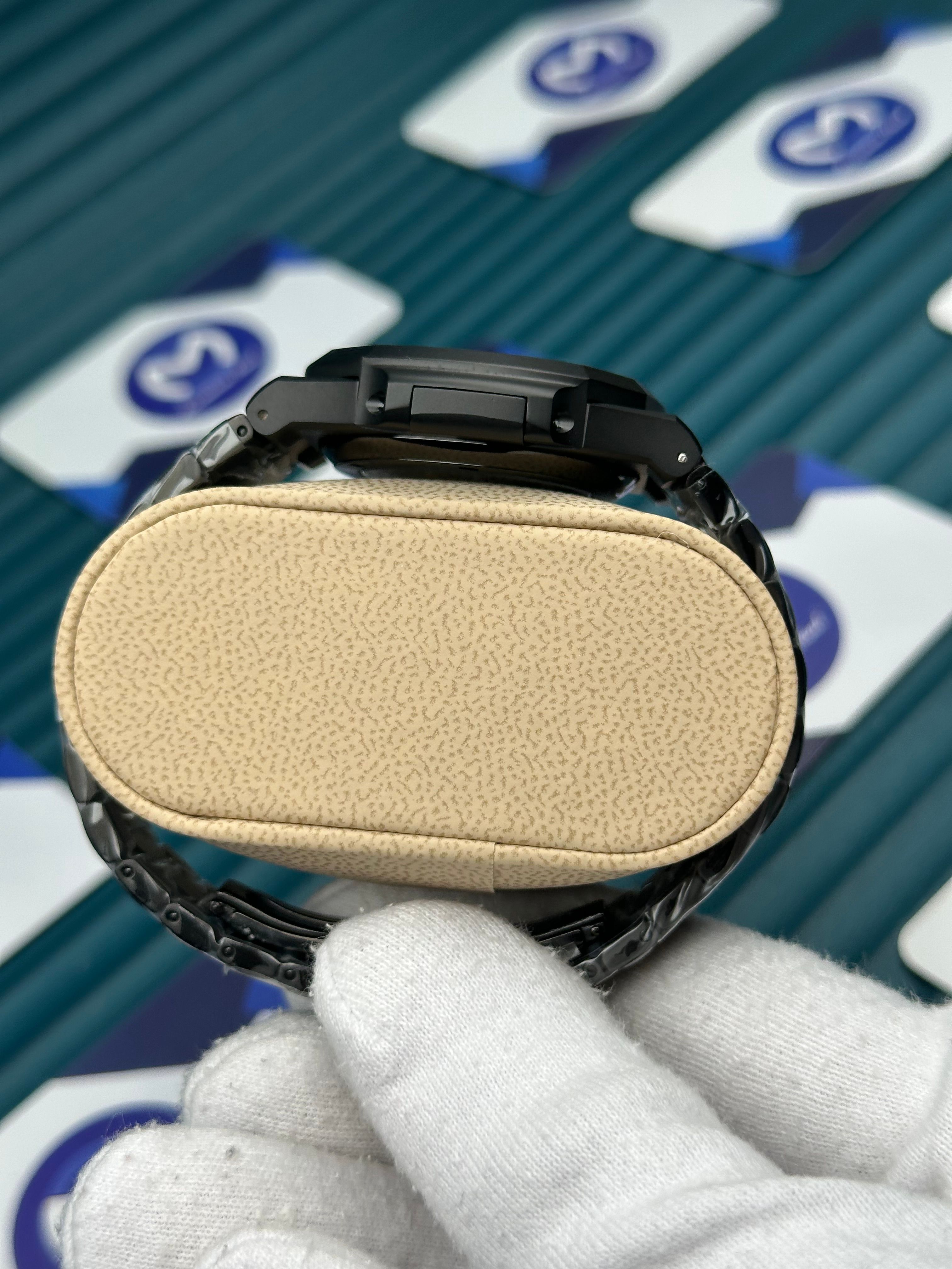 Patek Philippe Nautilus Siyah Kordon Kırmızı Kadran