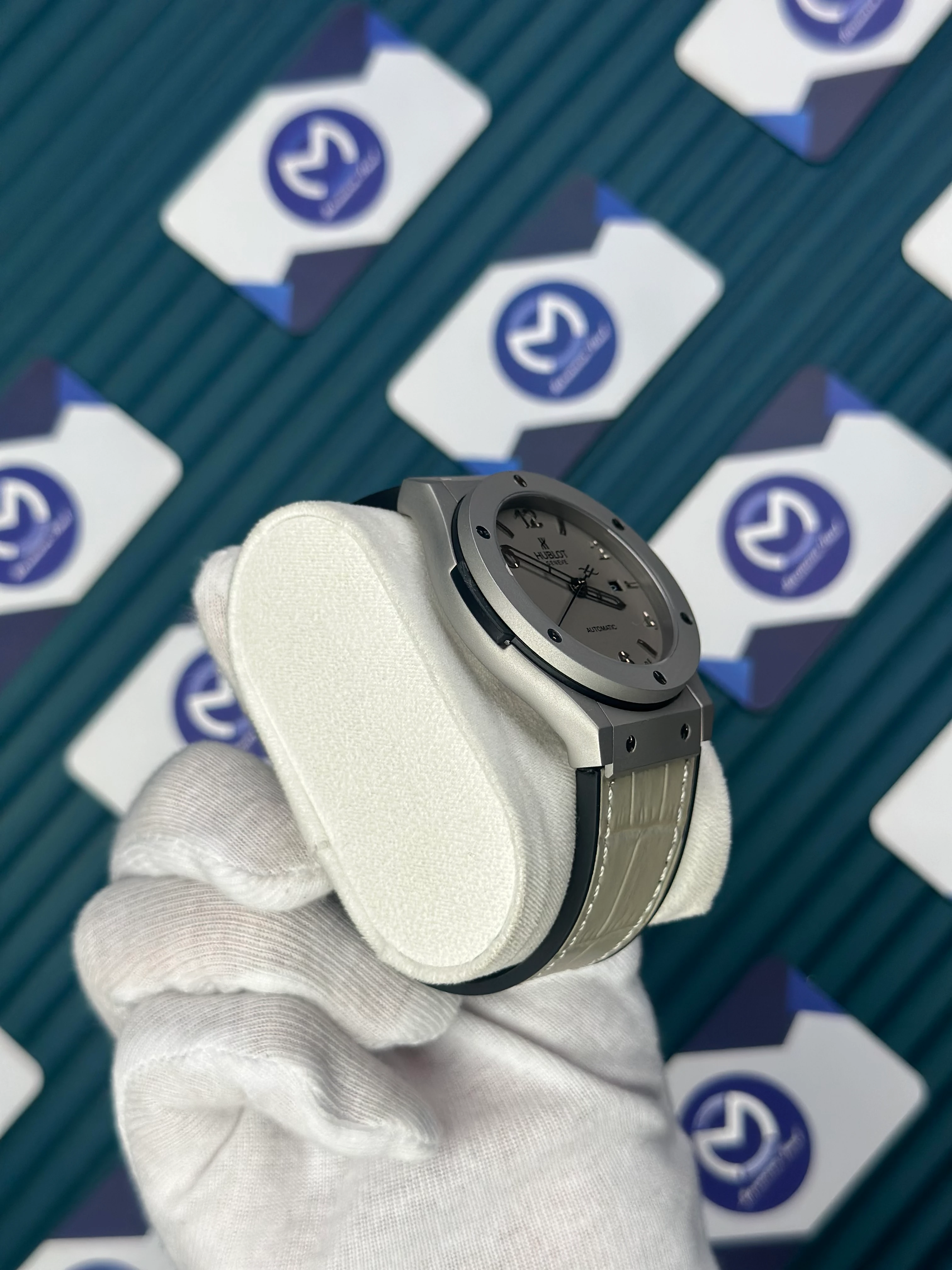 HUBLOT GENEVE AUTOMATIC VENDOME NUMBER INDEX CREAM LEATHER CORD 