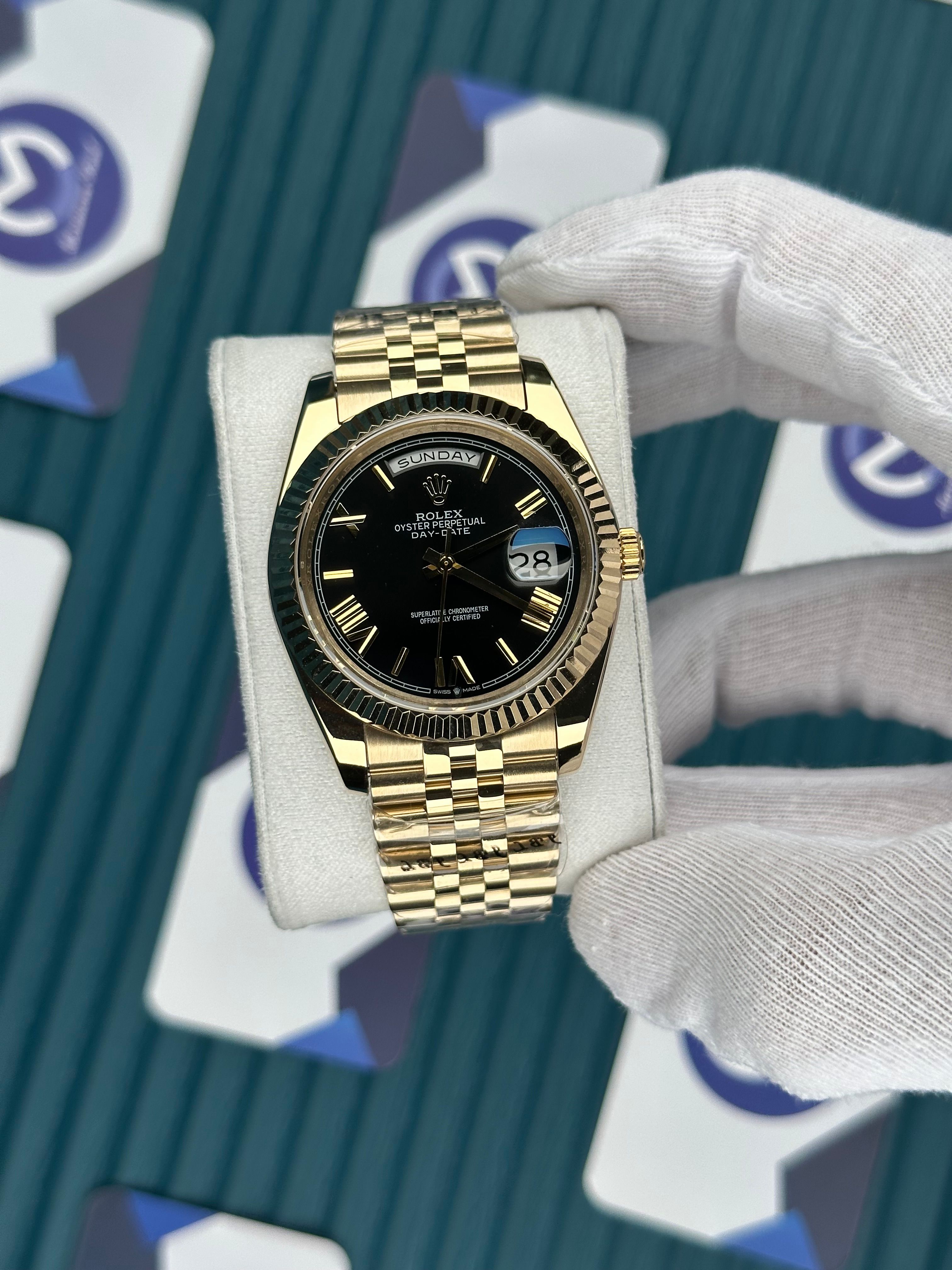ROLEX DAY-DATE BLACK DIAL GOLD ROMA INDEX GOLD JUBILE