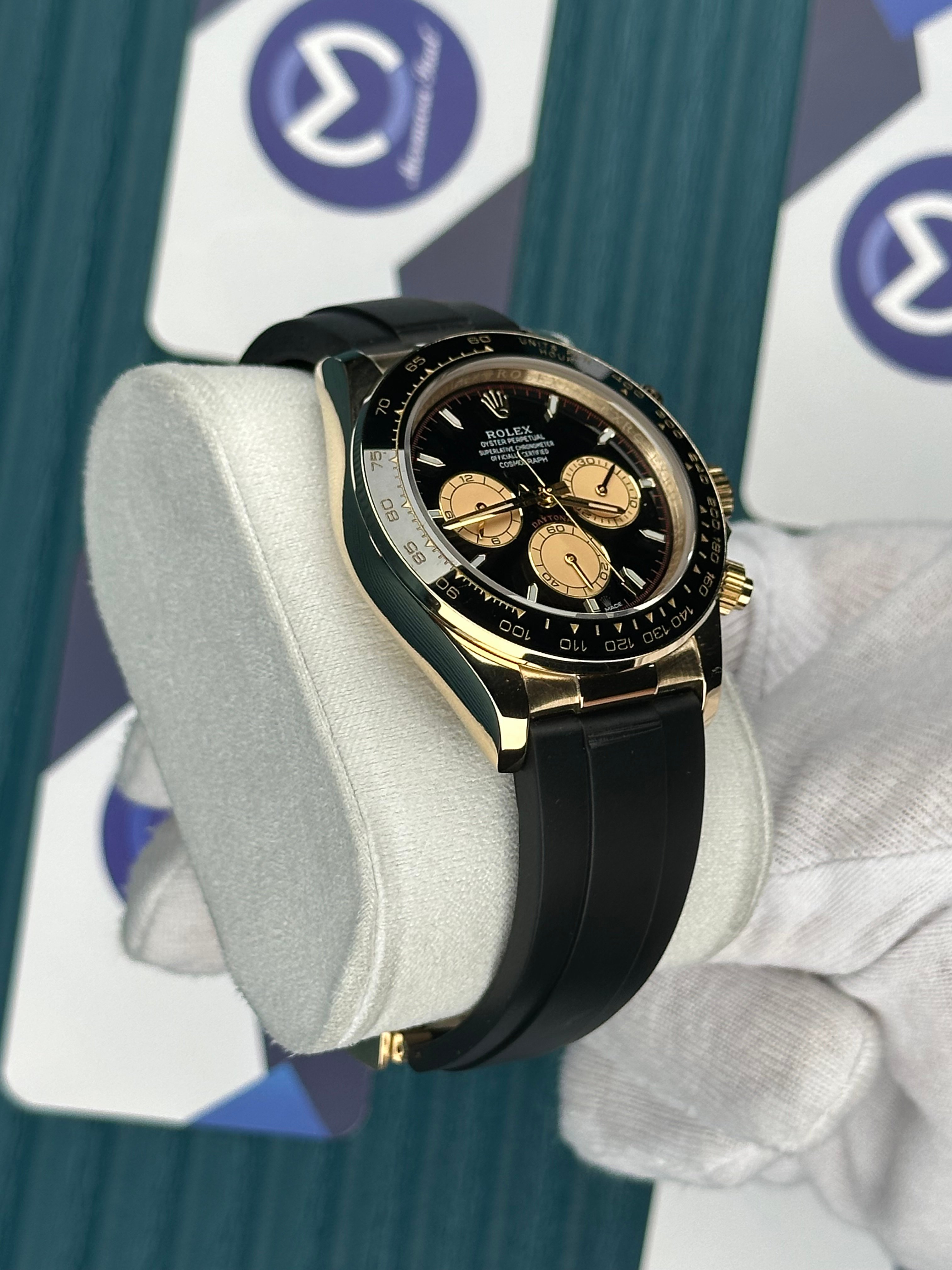 ROLEX DAYTONA BLACK DIAL GOLD CHRONOGAPH GOLD CASE OYSTERFLEX