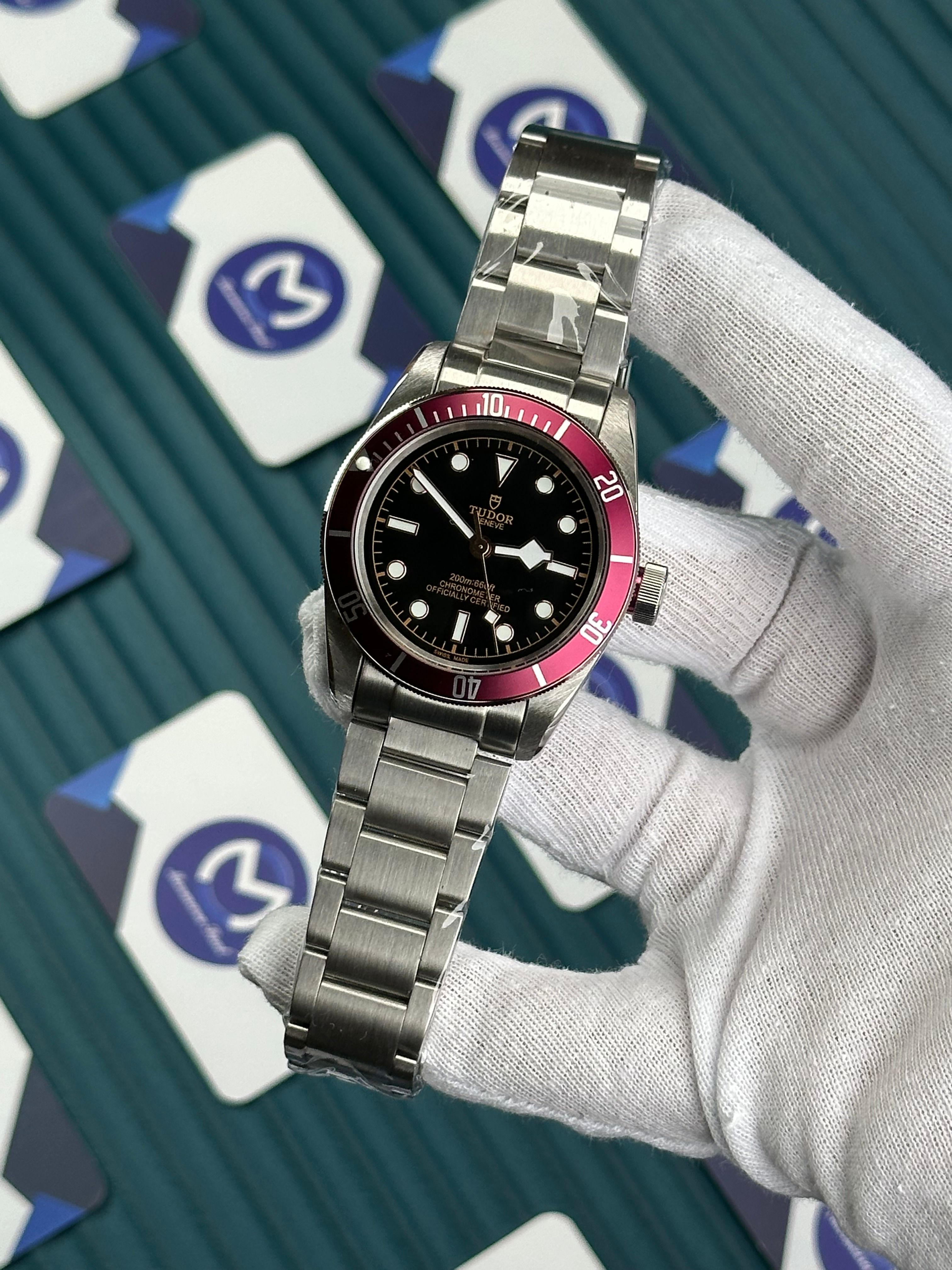 TUDOR BLACK DIAL PURPPLE BEZEL SILVER CORD
