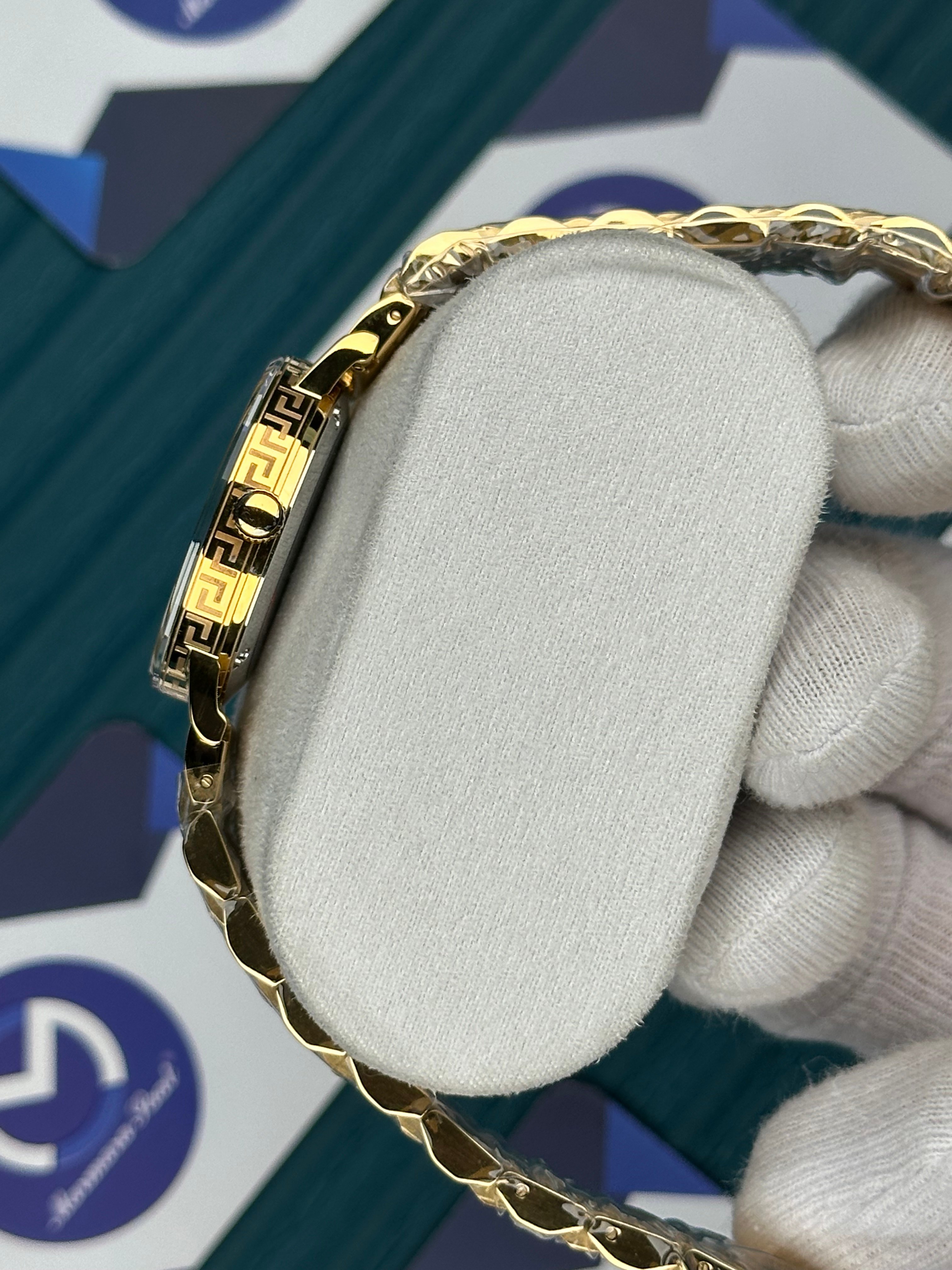 VERSACE DESENLİ AYNALI BEZEL SİYAH KADRAN GOLD KORDON 