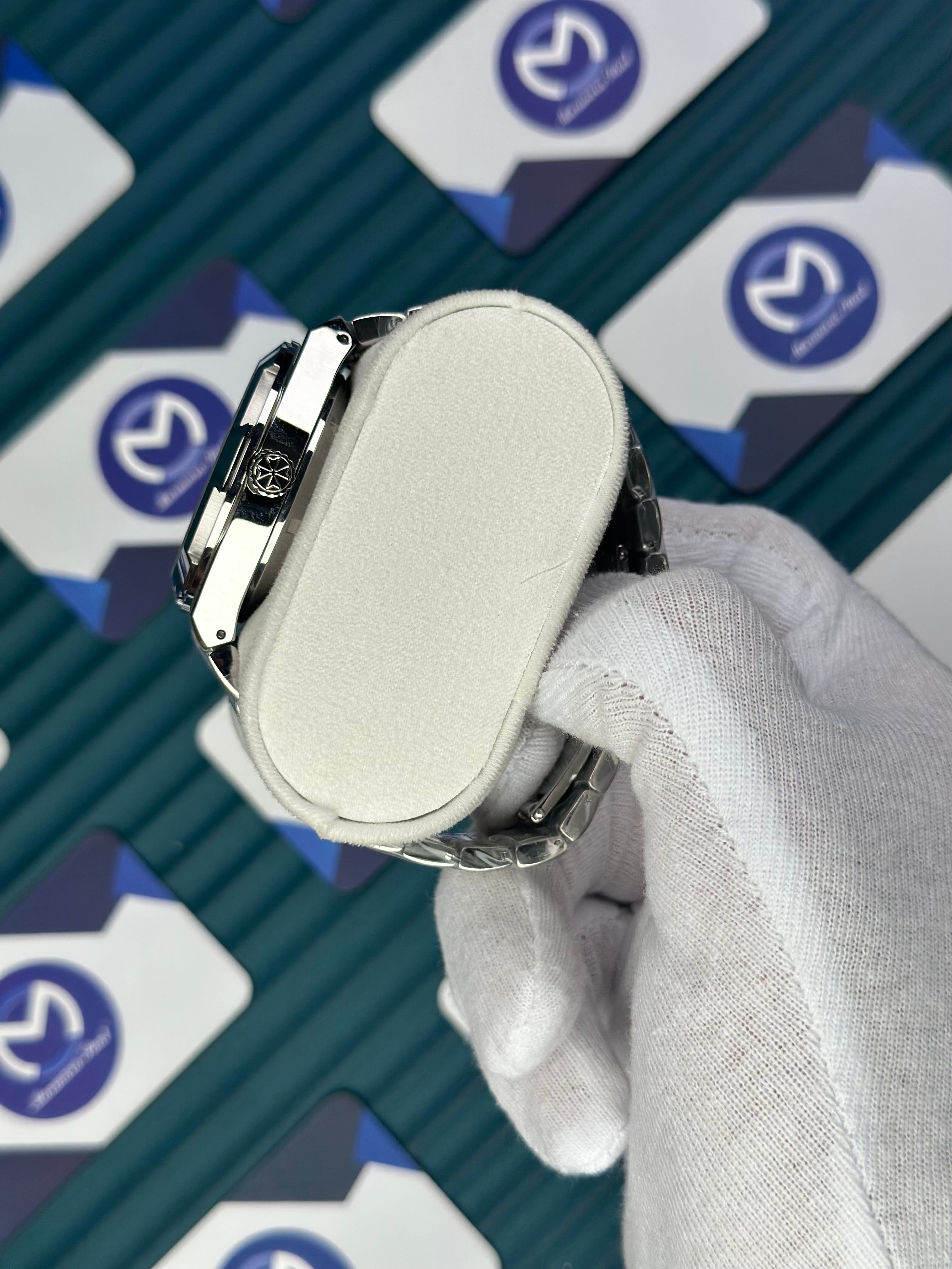 VACHERON CONSTANTIN BLUE DIAL OVERSEAS SILVER