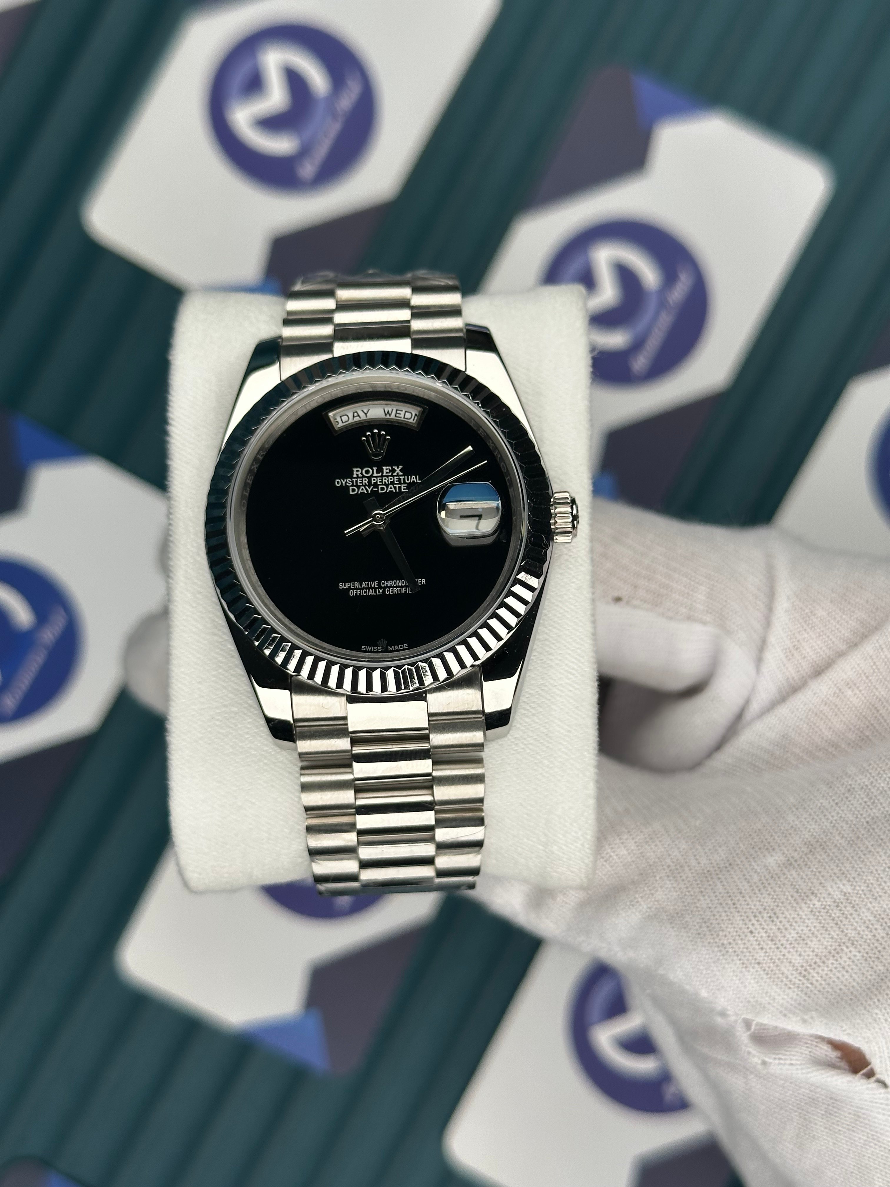 ROLEX DAY-DATE BLACK DIAL NO INDEX SILVER PRESIDENT
